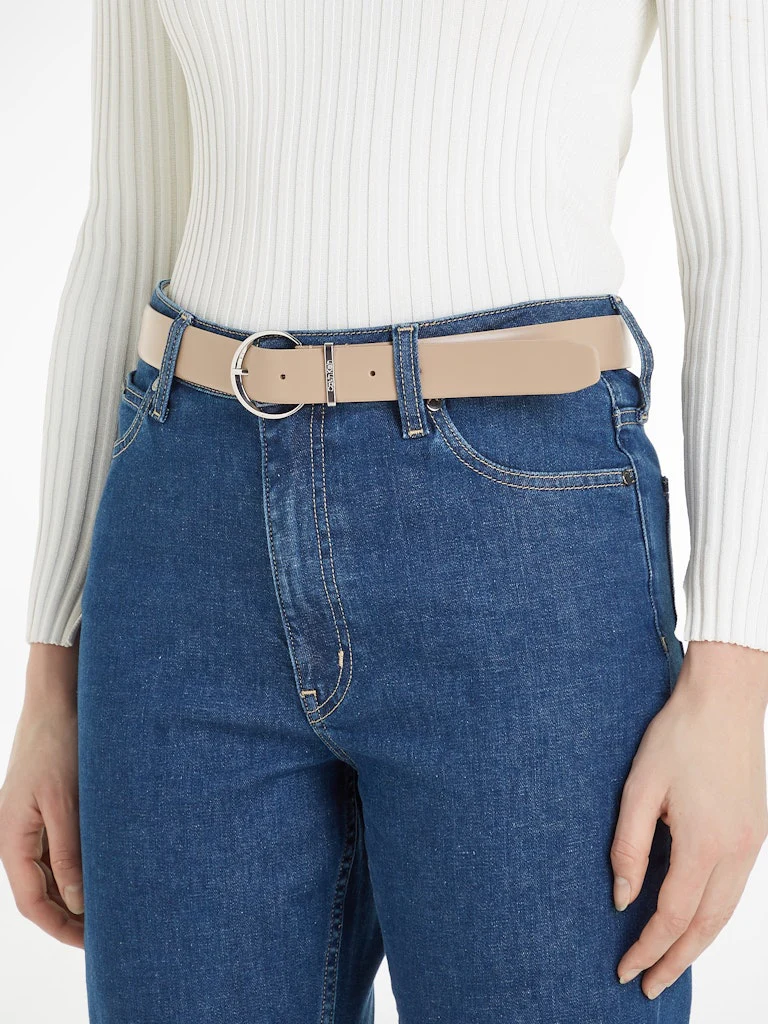 Calvin Klein Accessories Naisten Vyö, MUST RND BUCKLE BELT 3.0 Vaalea Beige - Image 3