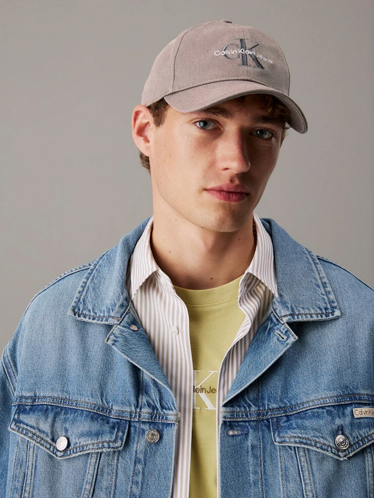 Calvin Klein Jeans miesten lippis, MONOLOGO EMBROIDERY BASEBALL CAP Harmaa