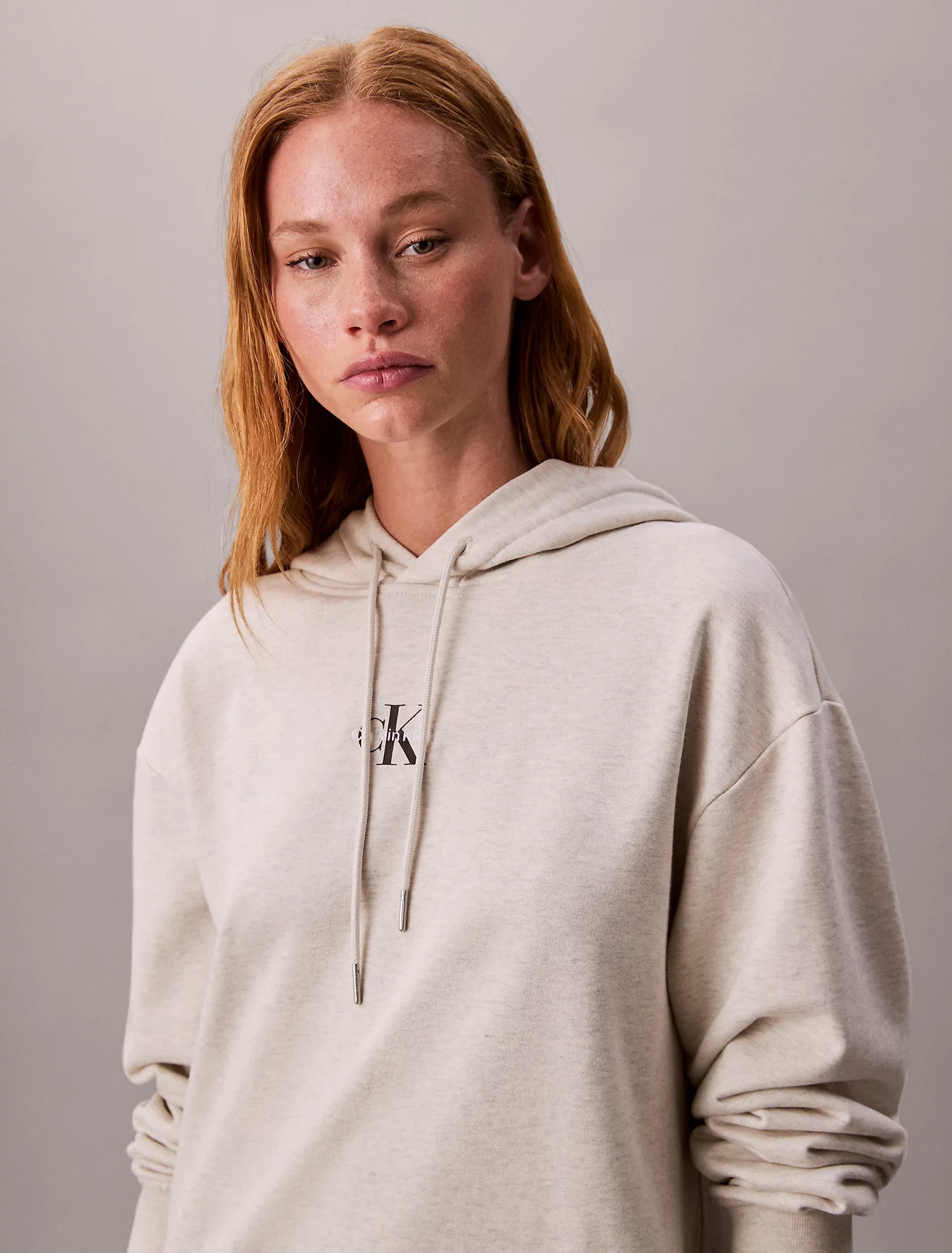Calvin Klein Jeans naisten collegemekko, LS MONOLOGO PREMIUM TERRY HOODIE Luonnonvalkoinen - Image 2