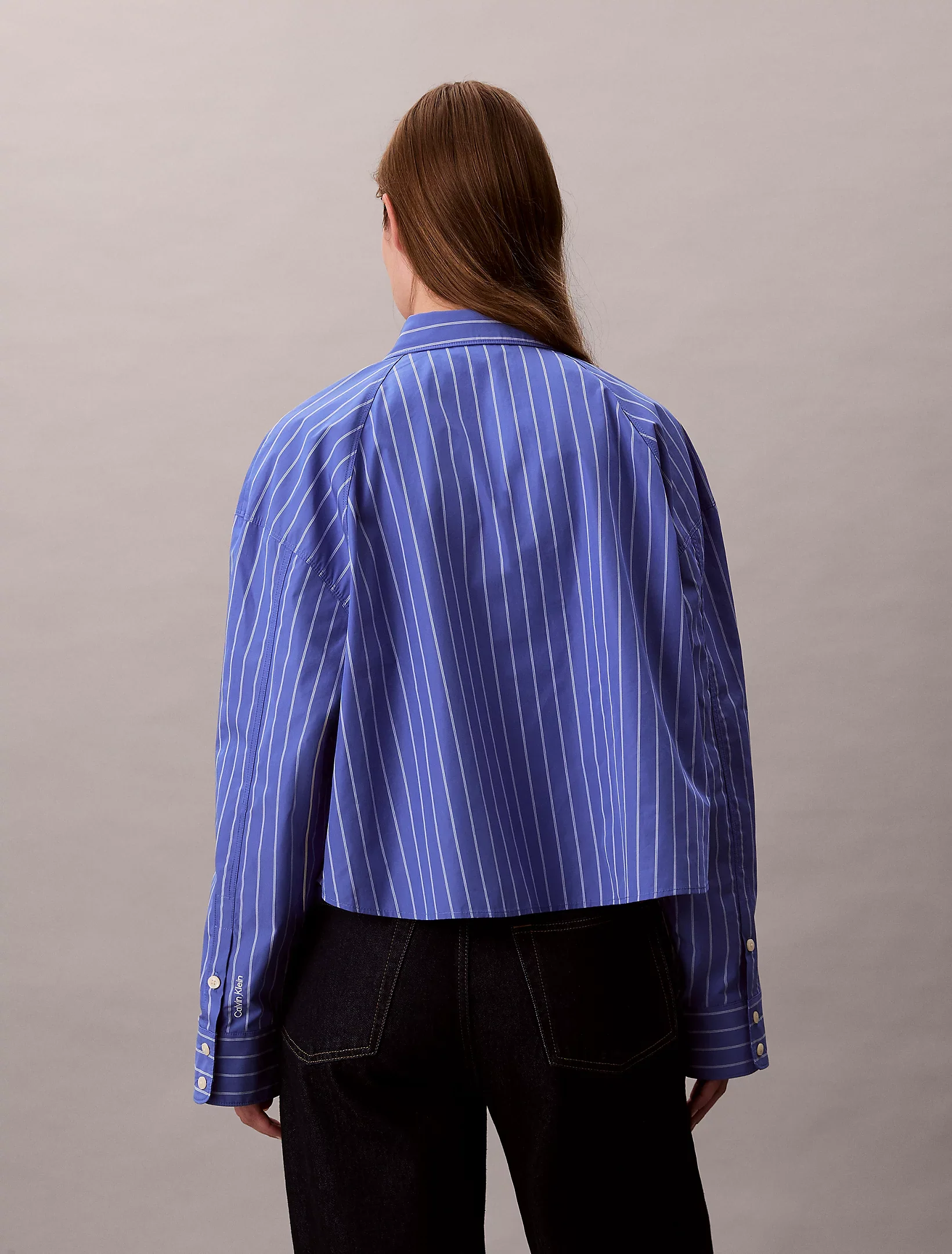 Calvin Klein Jeans naisten pusero, YD STRIPE BOXY CROPPED SHIRT Raidallinen Sininen - Image 2