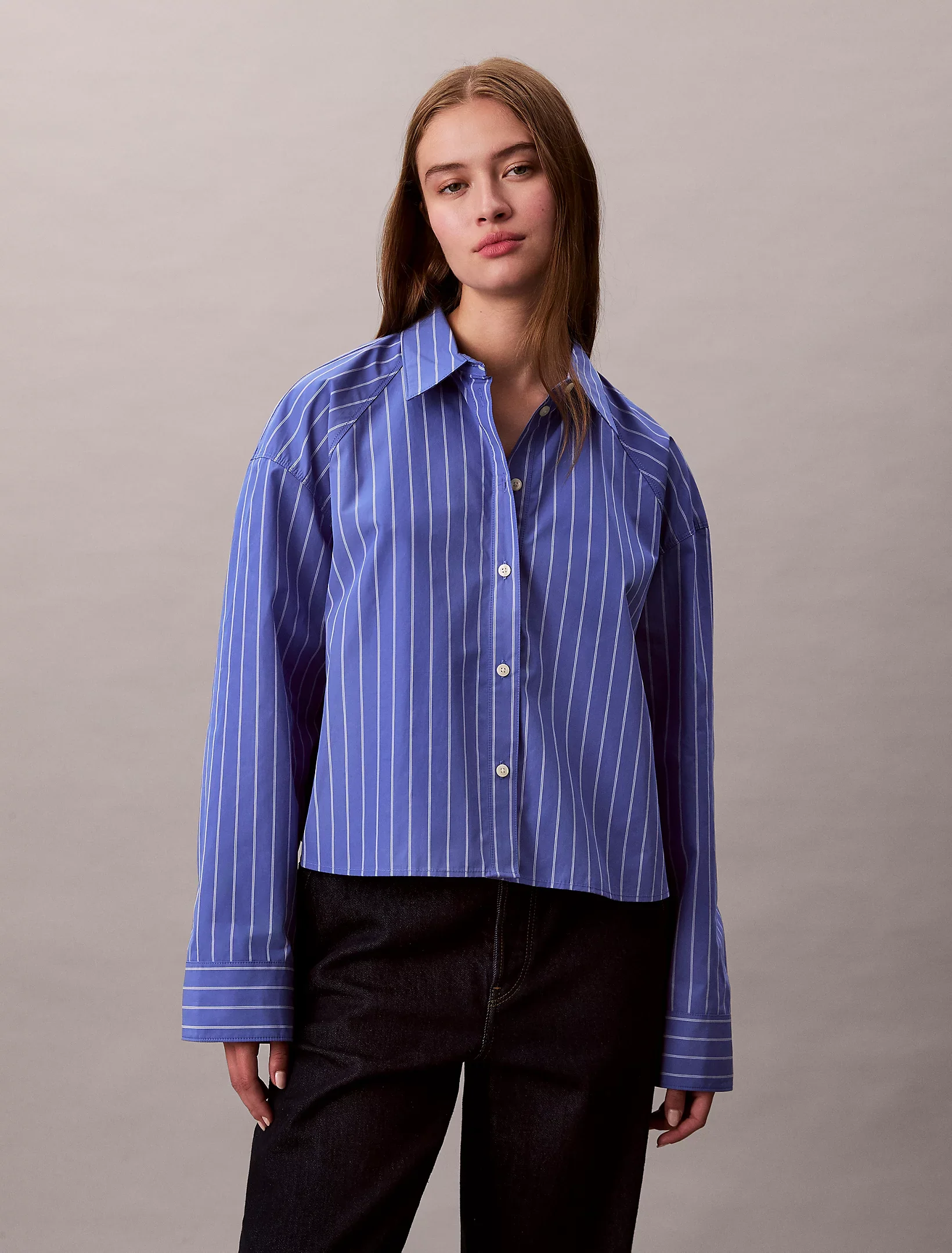 Calvin Klein Jeans naisten pusero, YD STRIPE BOXY CROPPED SHIRT Raidallinen Sininen - Image 3