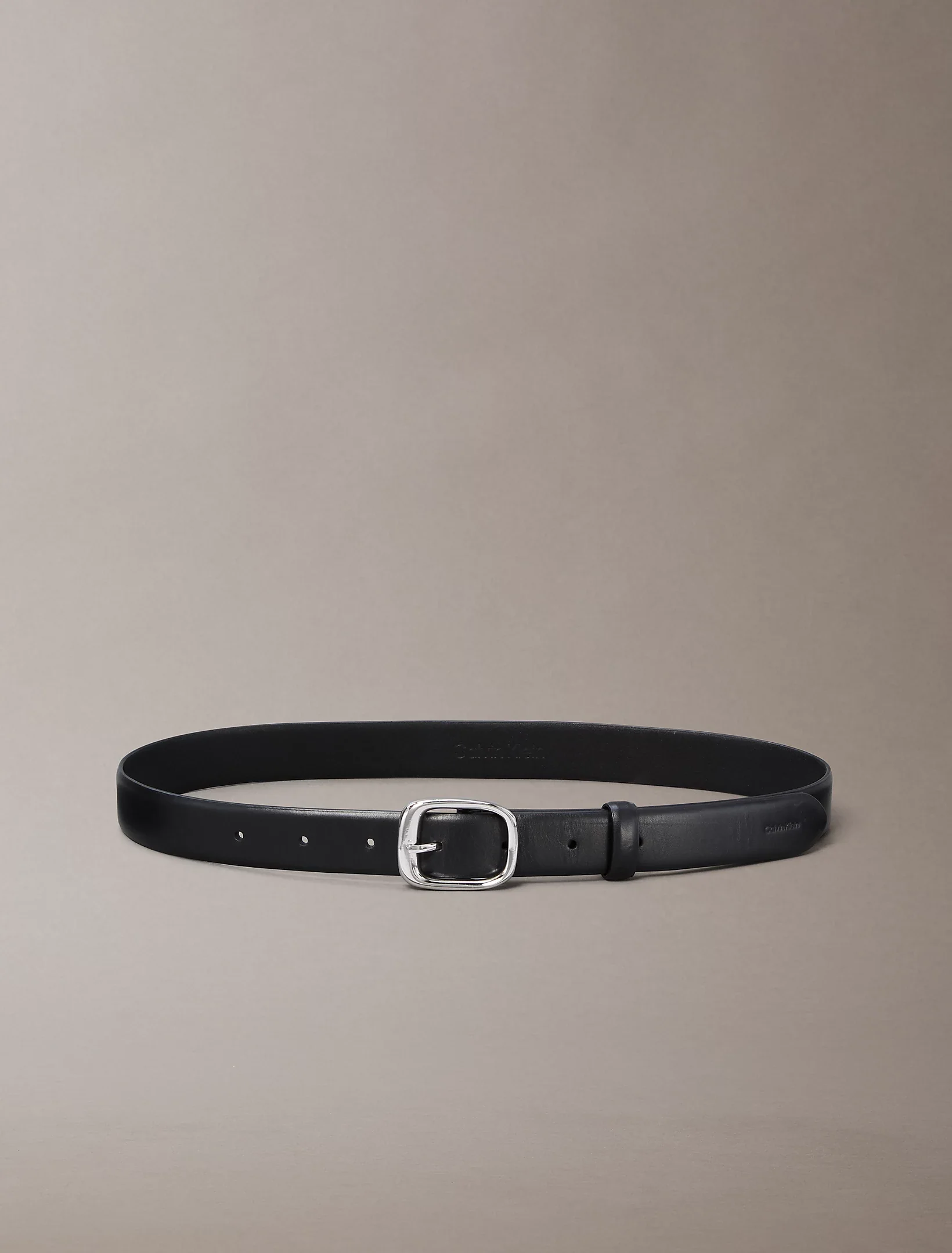 Calvin Klein Accessories naisten vyö Chunky Buckle 30MM Smooth, musta