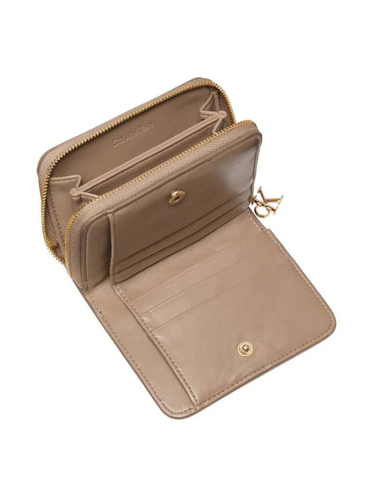 Calvin Klein naisten lompakko CK Medium Flap Zip Around, beige - Image 3