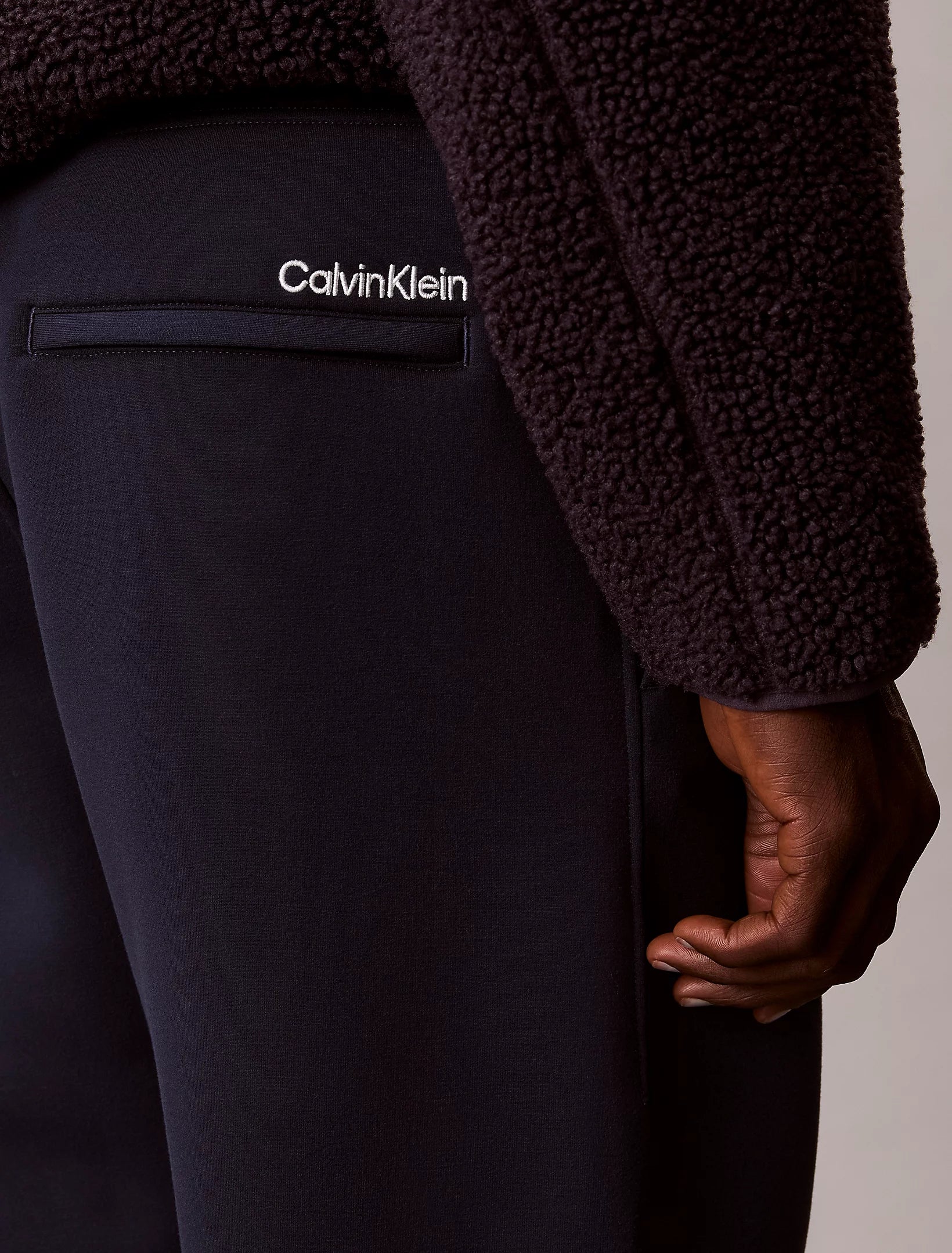 Calvin Klein Jeans miesten collegehousut Cotton Spacer Jogger, tummansininen - Image 4