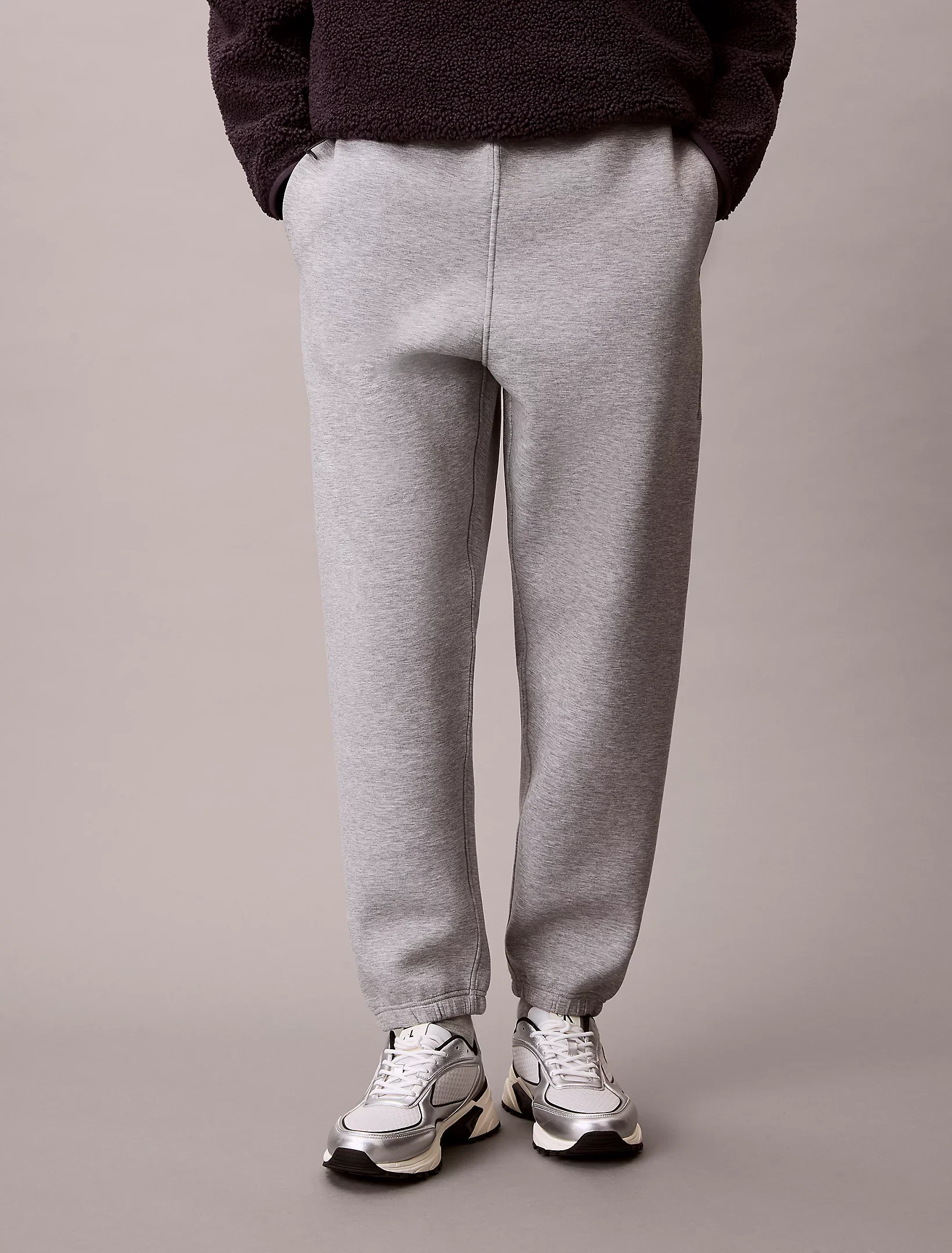 Calvin Klein Jeans miesten collegehousut Cotton Spacer Jogger, vaaleanharmaa - Image 4