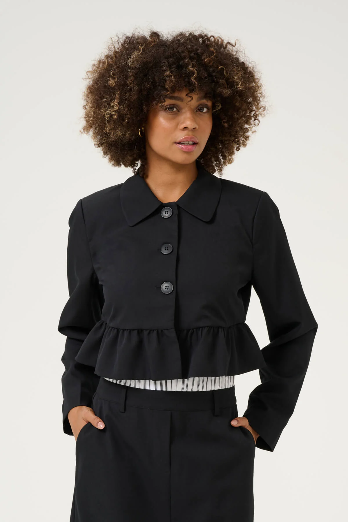 Culture naisten bleiseri, CUCHERSTIN ANIE SHORT BLAZER Black - Image 3