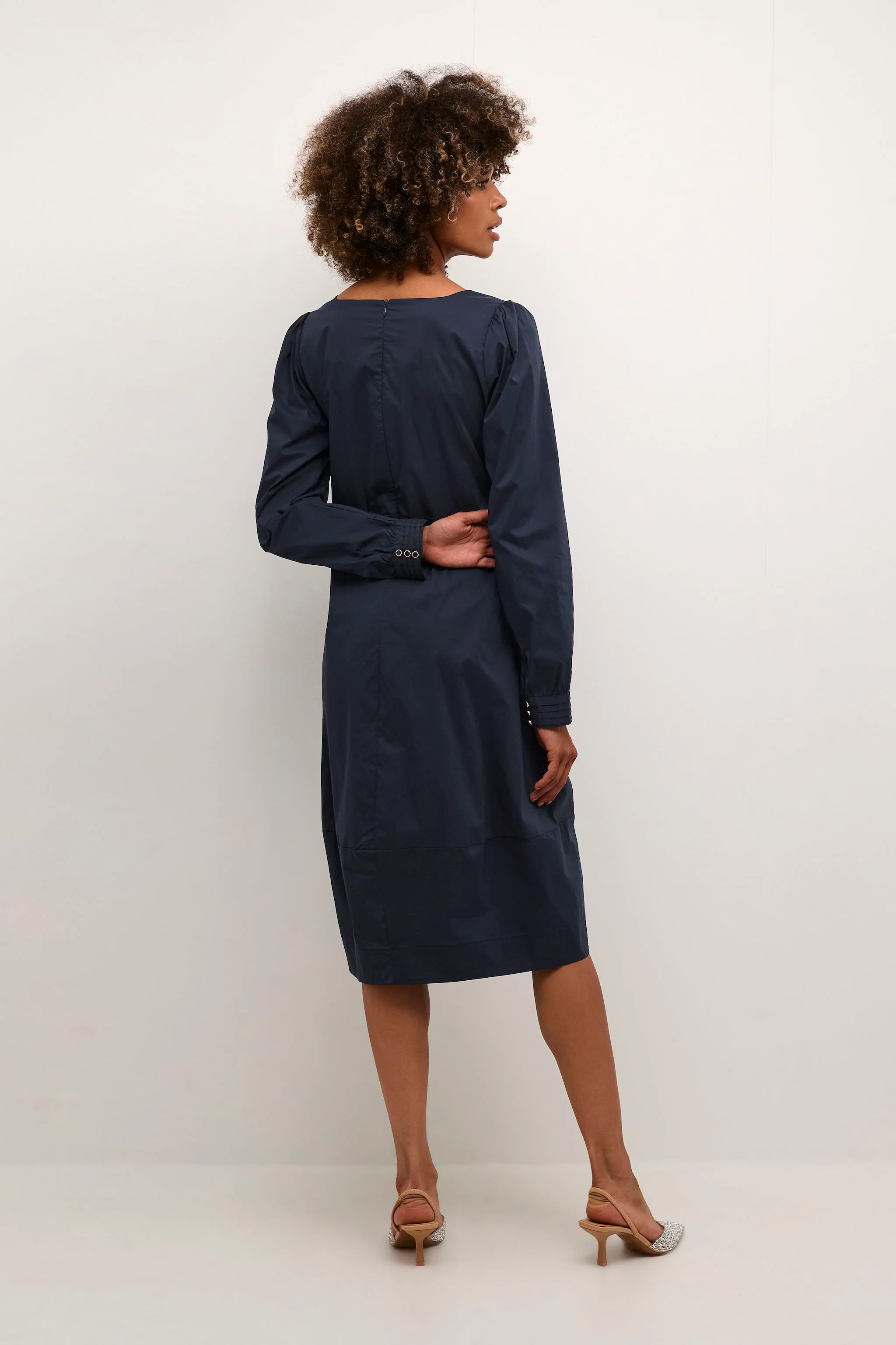 Culture Naisten Mekko, CUANTOINETT V-NECK DRESS Blue Iris - Image 2