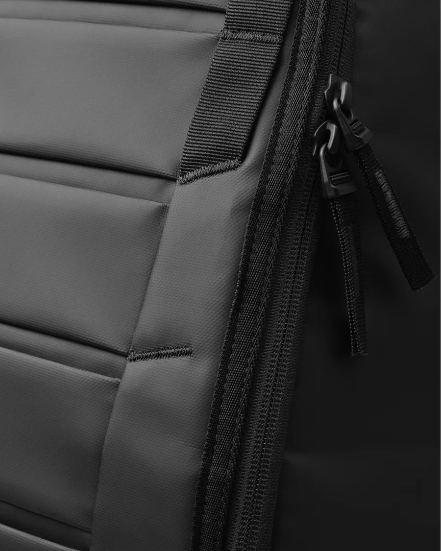 DB Unisex Reppu, HUGGER BACKPACK 30L NOS Musta - Image 8