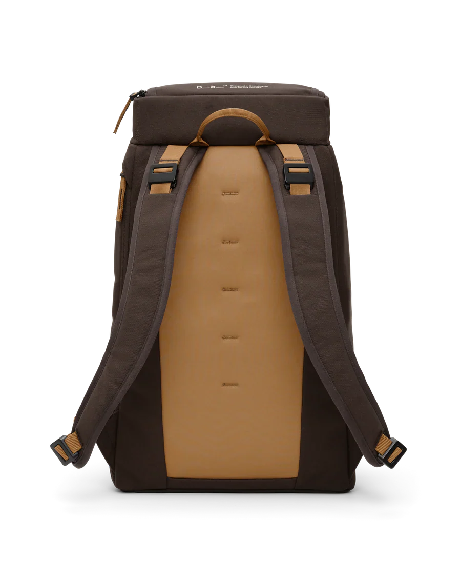 Db Unisex Reppu, HUGGER BACKPACK 25L UNISEX Tummanruskea - Image 4
