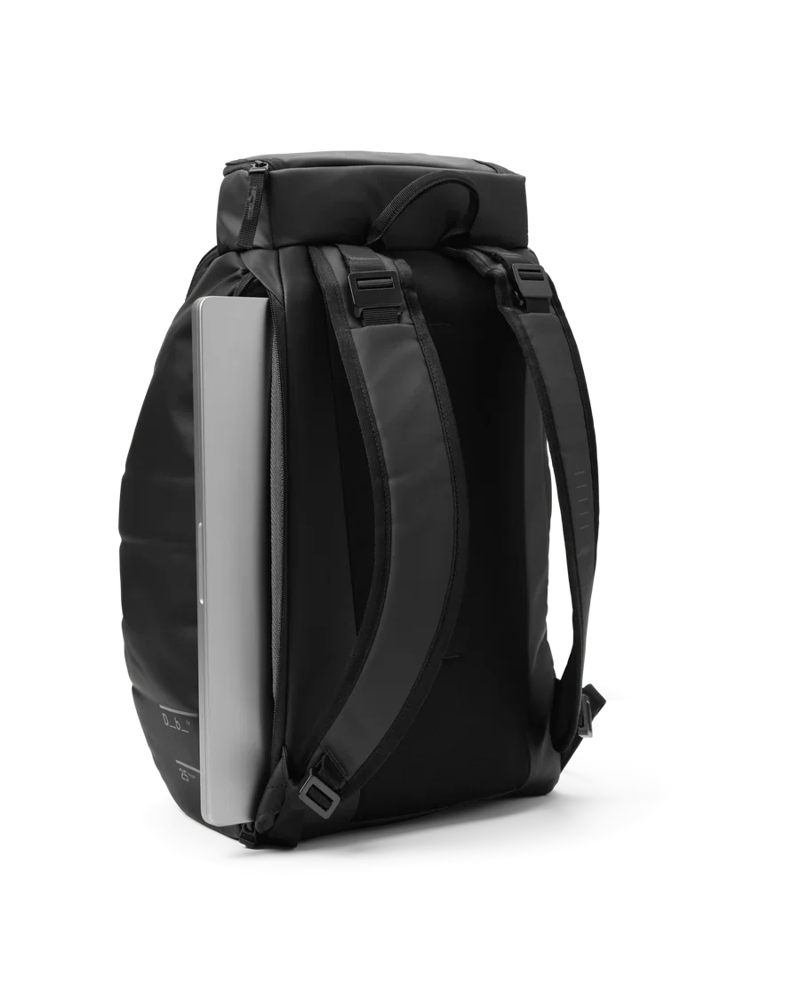 DB Unisex Reppu, HUGGER BACKPACK 25L NOS Musta - Image 4