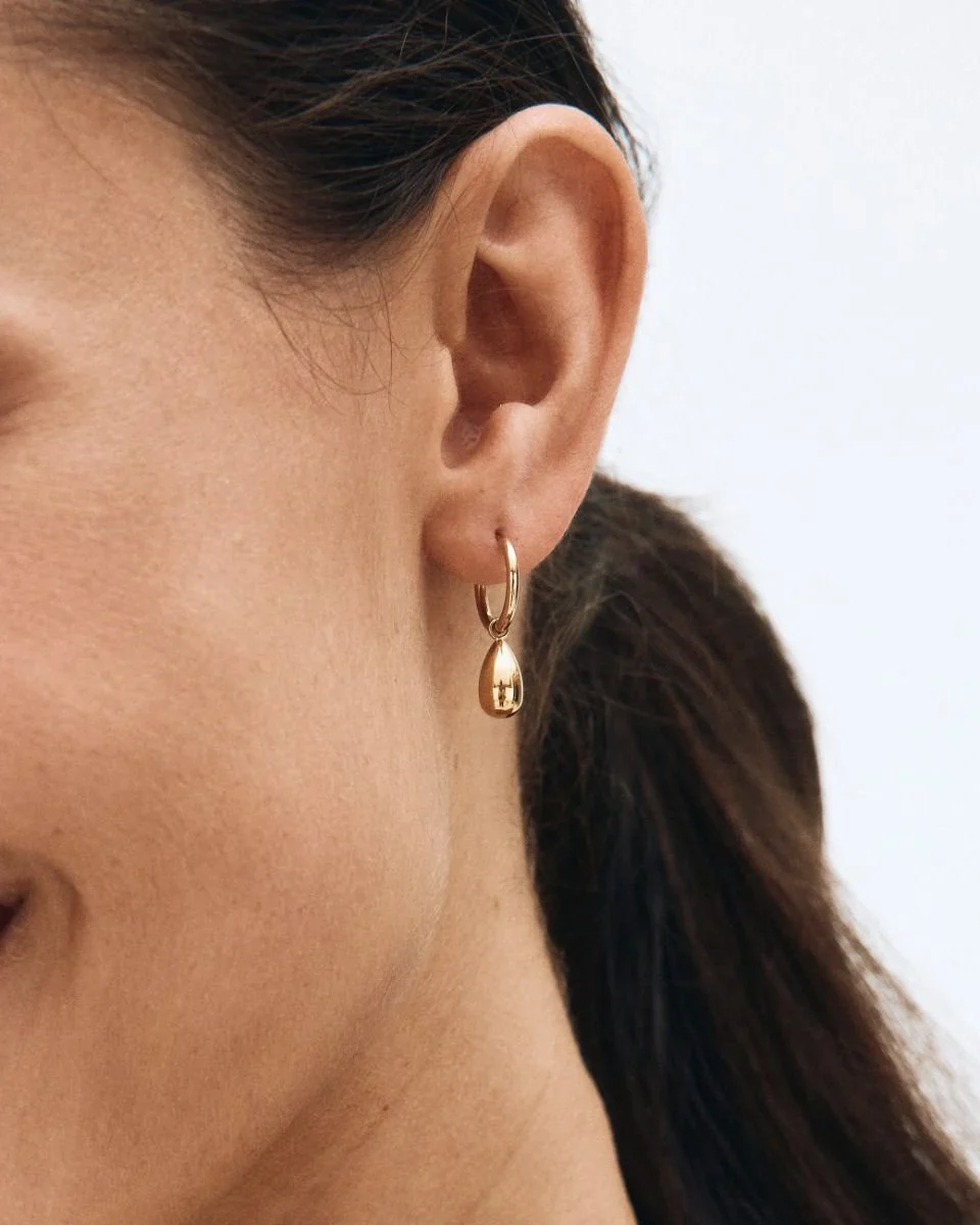 Edblad korvakorut Drop Mini Hoops, Gold pleated - Image 3