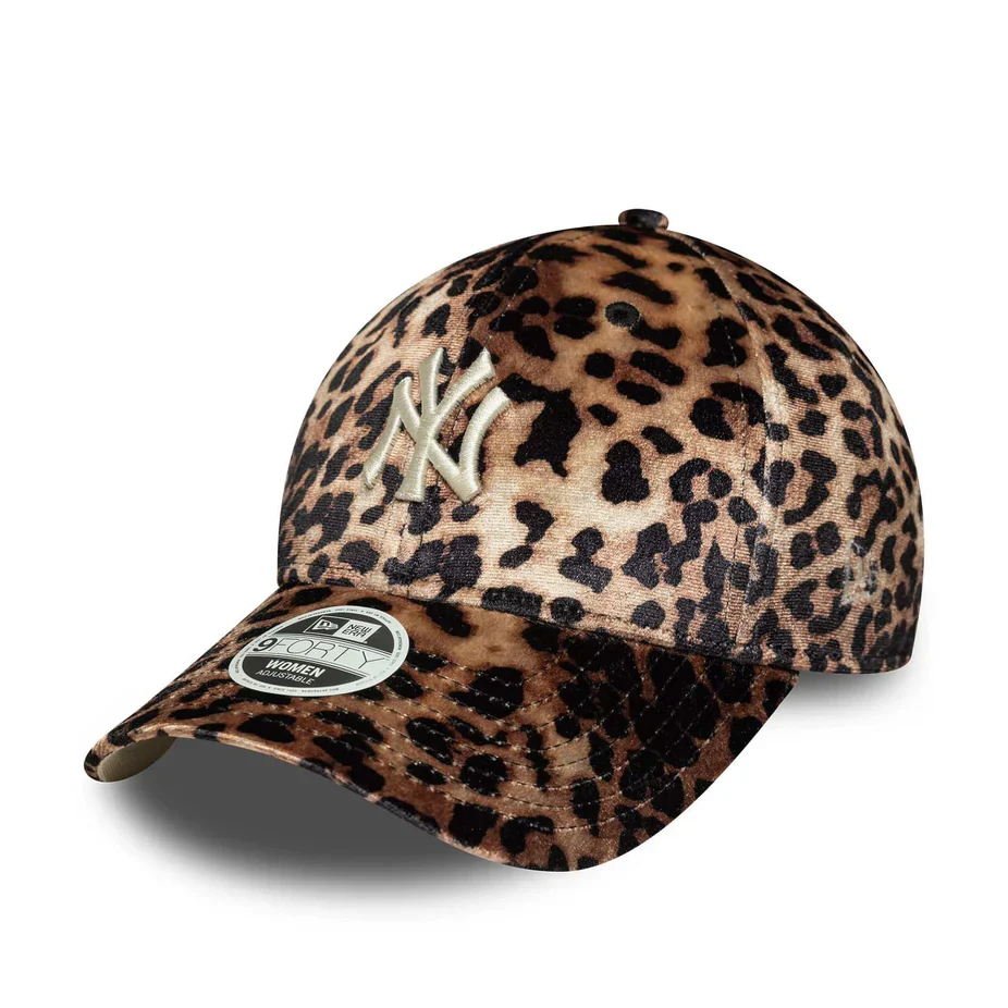 New Era naisten lippis FEMALE LEO VELOUR 9FORTY® NEW YORK YANKE, ruskea kuosillinen - Image 4