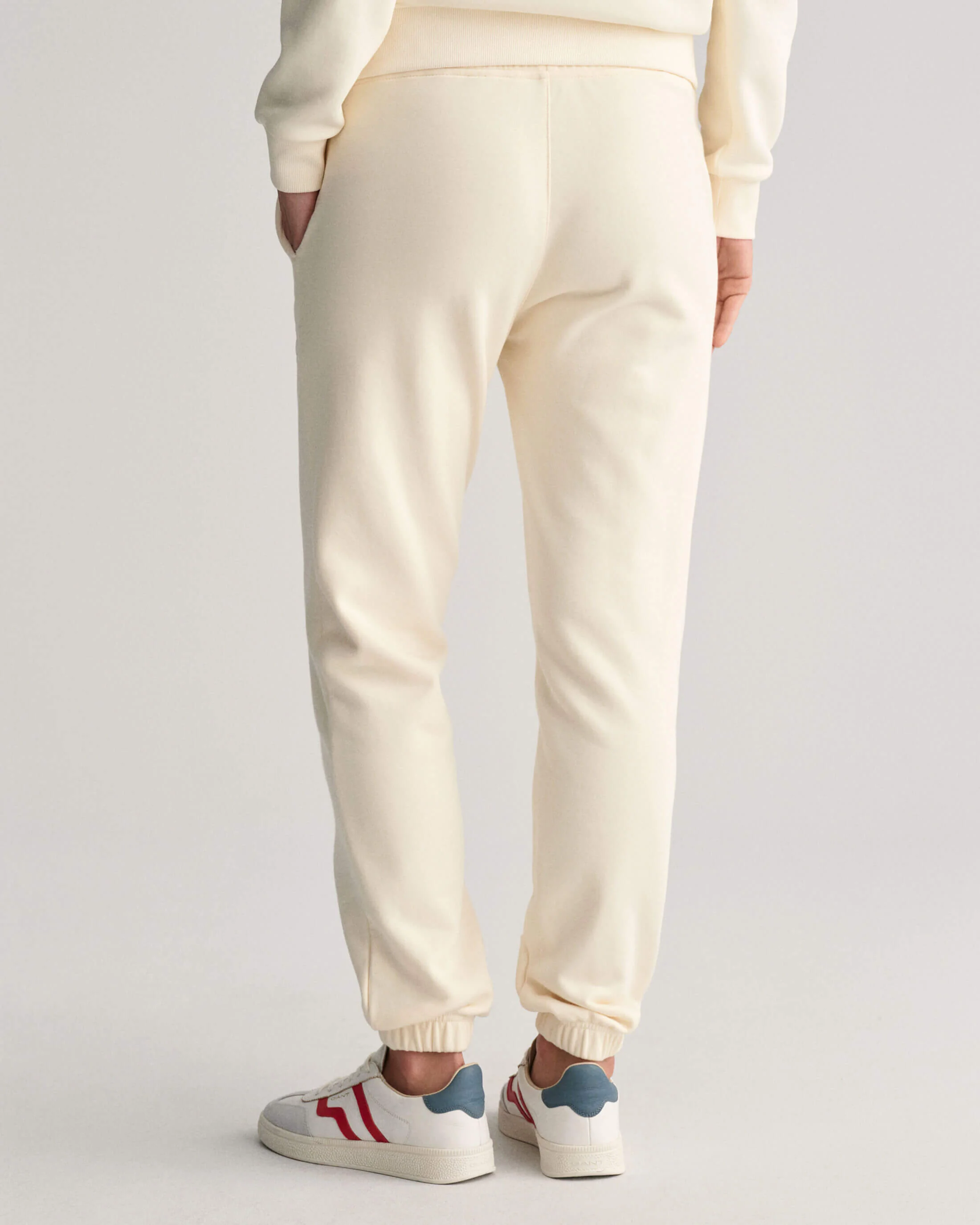 Gant collegehousut, TONAL ARCHIVE SHIELD SWEAT PANT Luonnonvalkoinen - Image 2