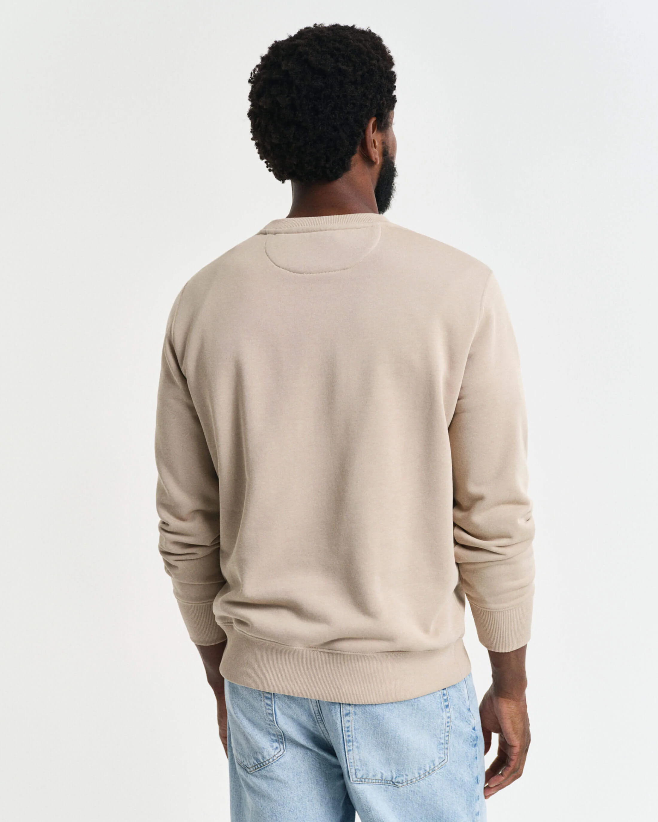 Gant Miesten Collegepaita, REG SHIELD C-NECK Beige - Image 2