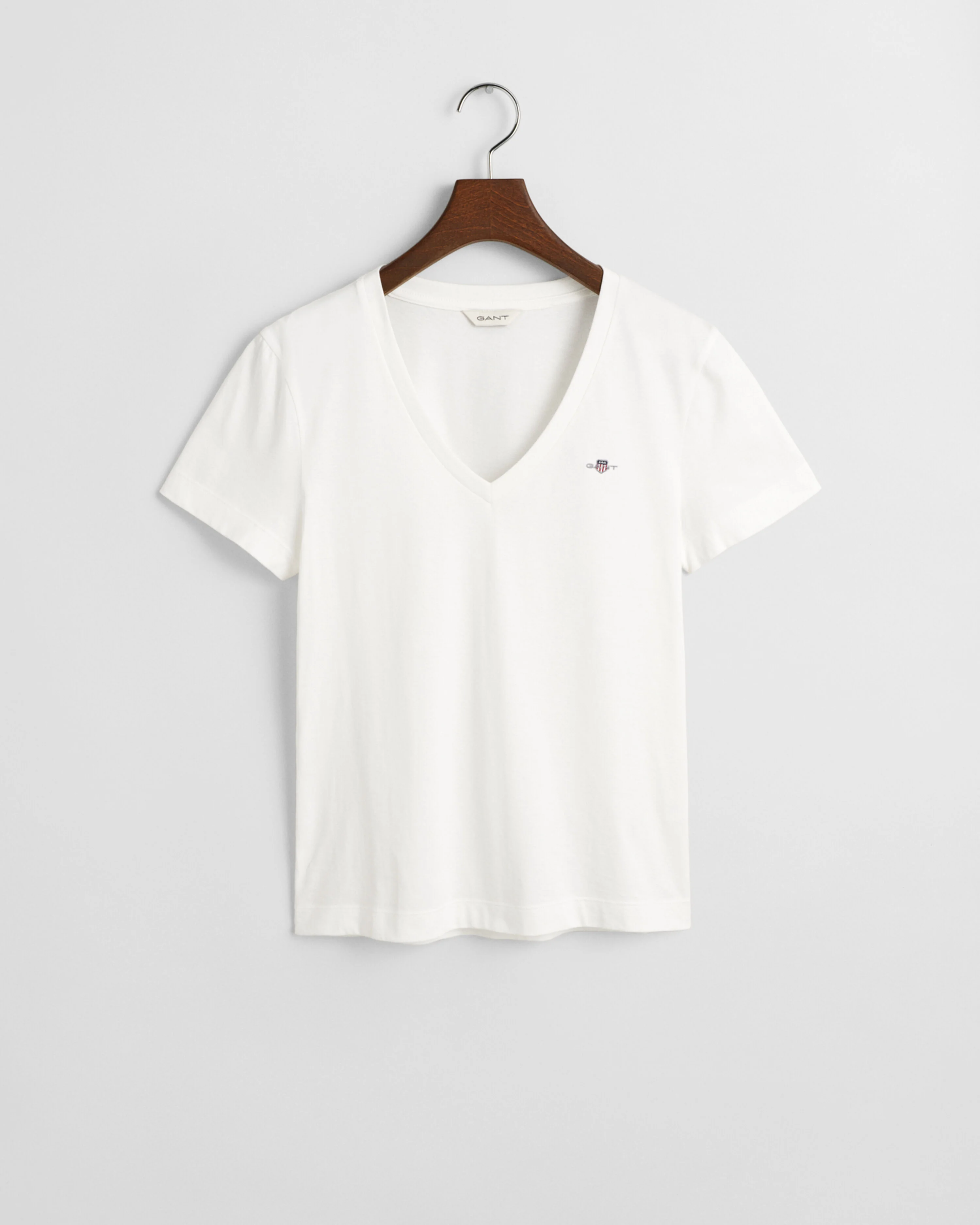 Gant naisten t-paita, REG SHIELD SS V-NECK T-SHIRT Valkoinen - Image 3