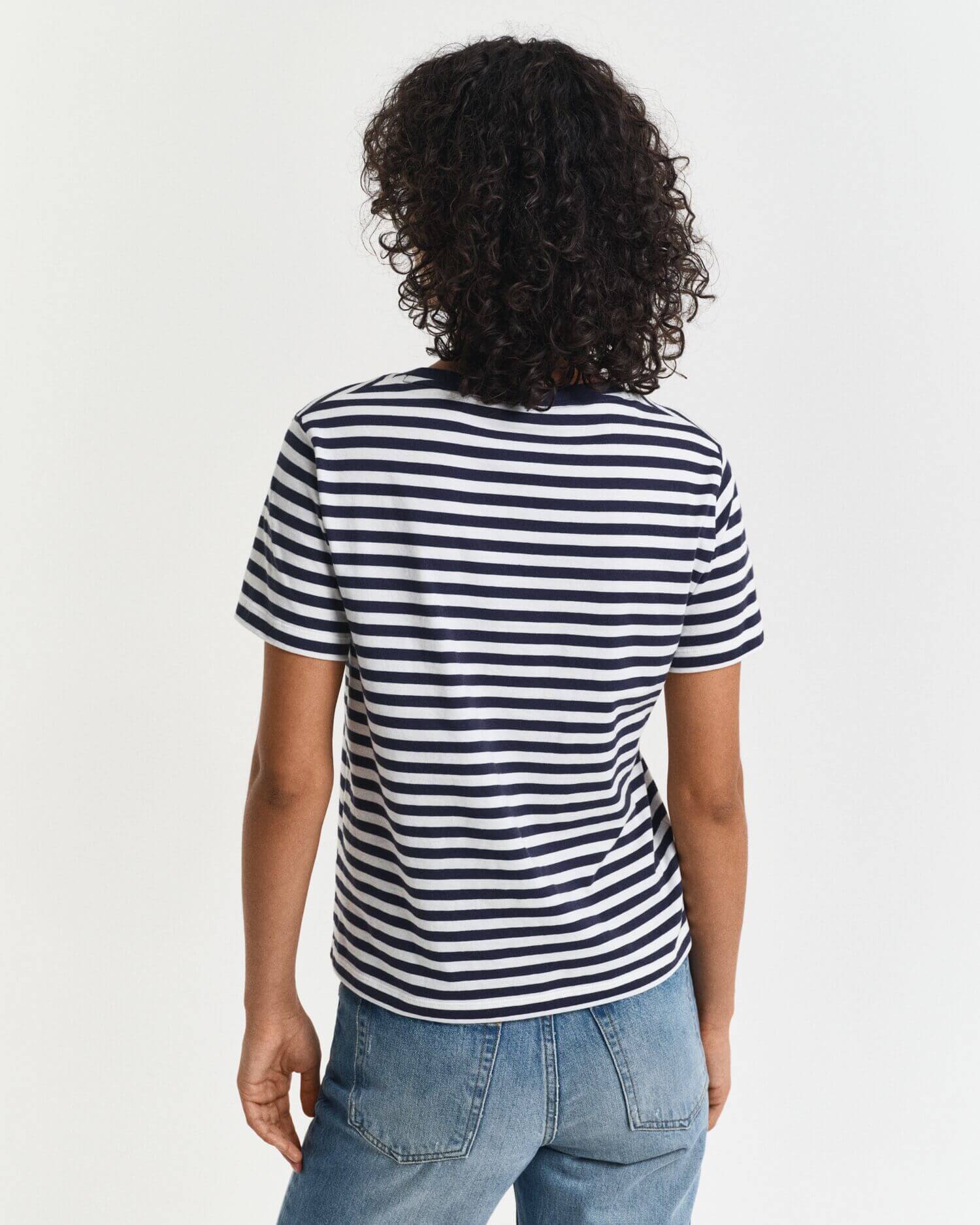 Gant naisten t-paita, REG STRIPED SHIELD V-NECK T-SHIRT Raidallinen Sininen - Image 2