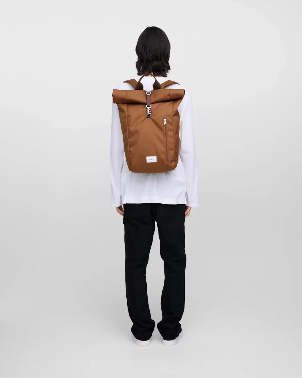 Sandqvist unisex reppu GROUND Rolltop Backpack L, konjakinruskea - Image 10