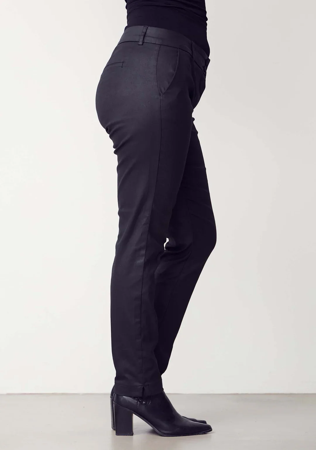 ISAY COATED PANT MUSTA - Image 2