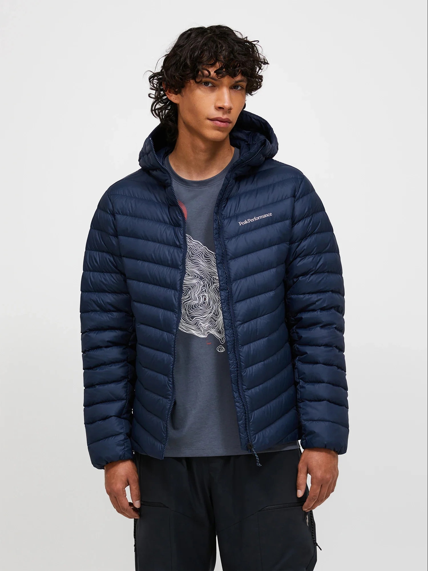 Peak Performance miesten kevytuntuvatakki M Frost Down Hood Jacket, tummansininen