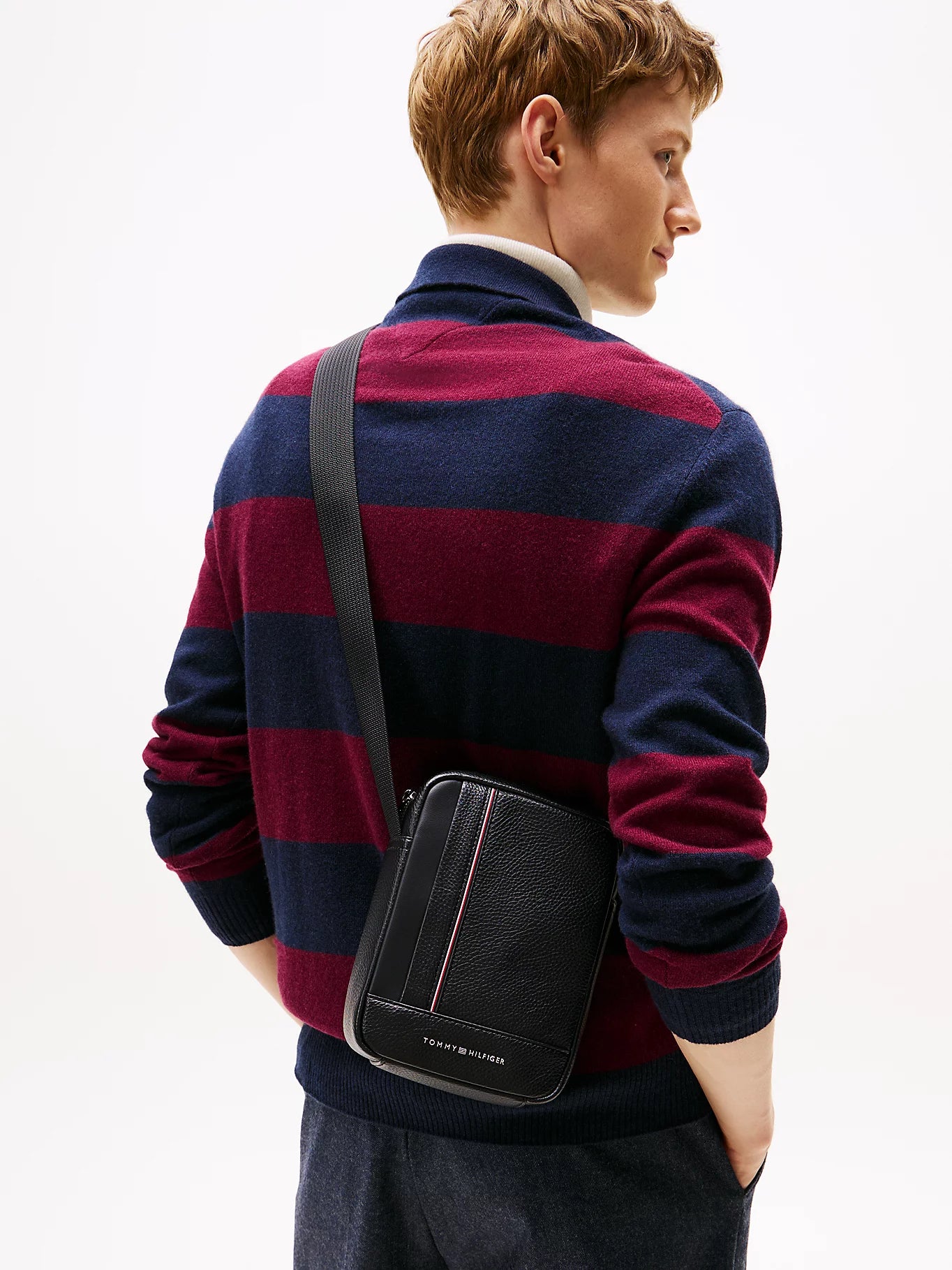 Tommy Hilfiger laukku K TH CENTRAL MINI REPORTER BAG, musta - Image 5
