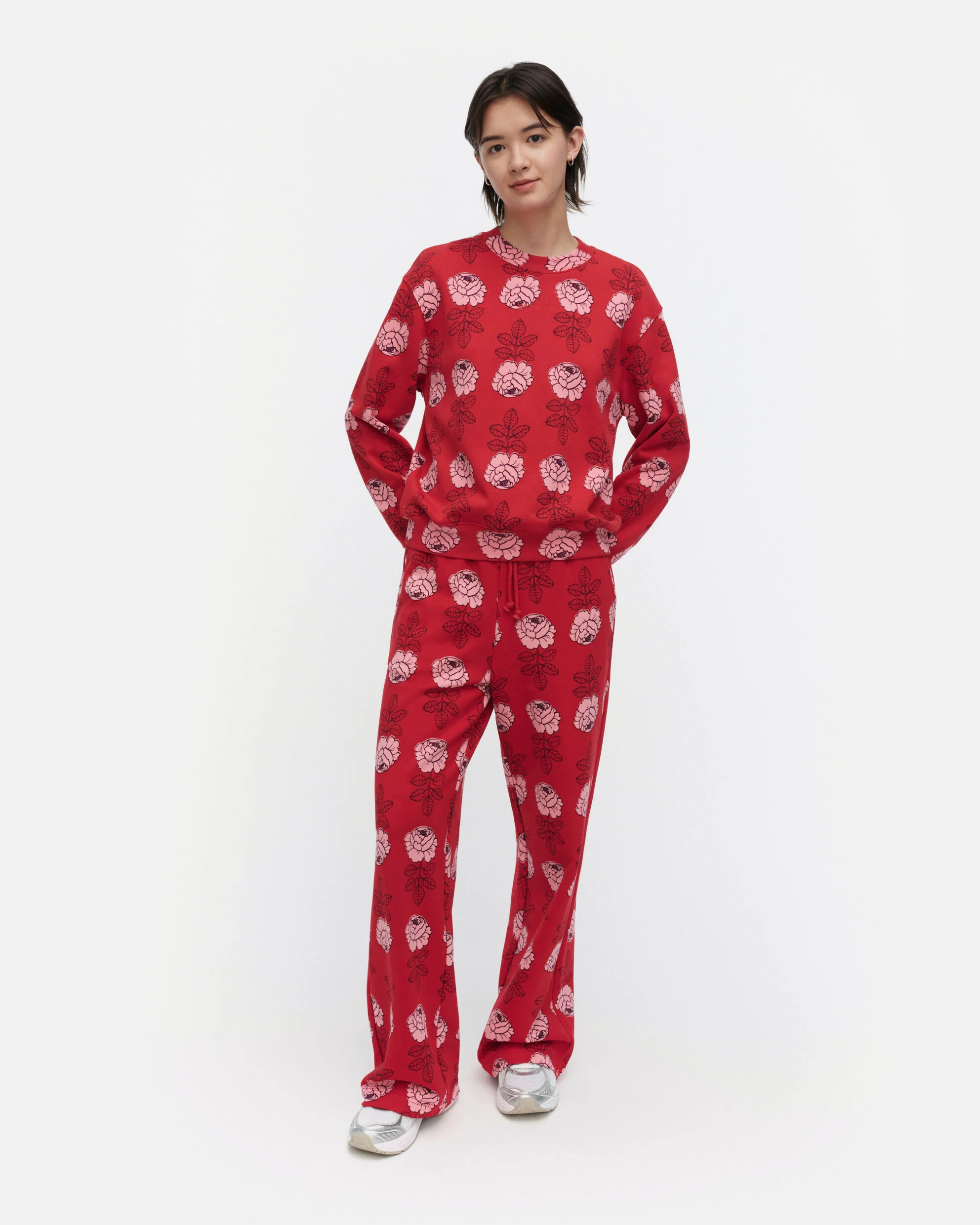 Marimekko collegepaita LEIOT VIHKIRUUSU KIOSKI, punainen kuosi - Image 4