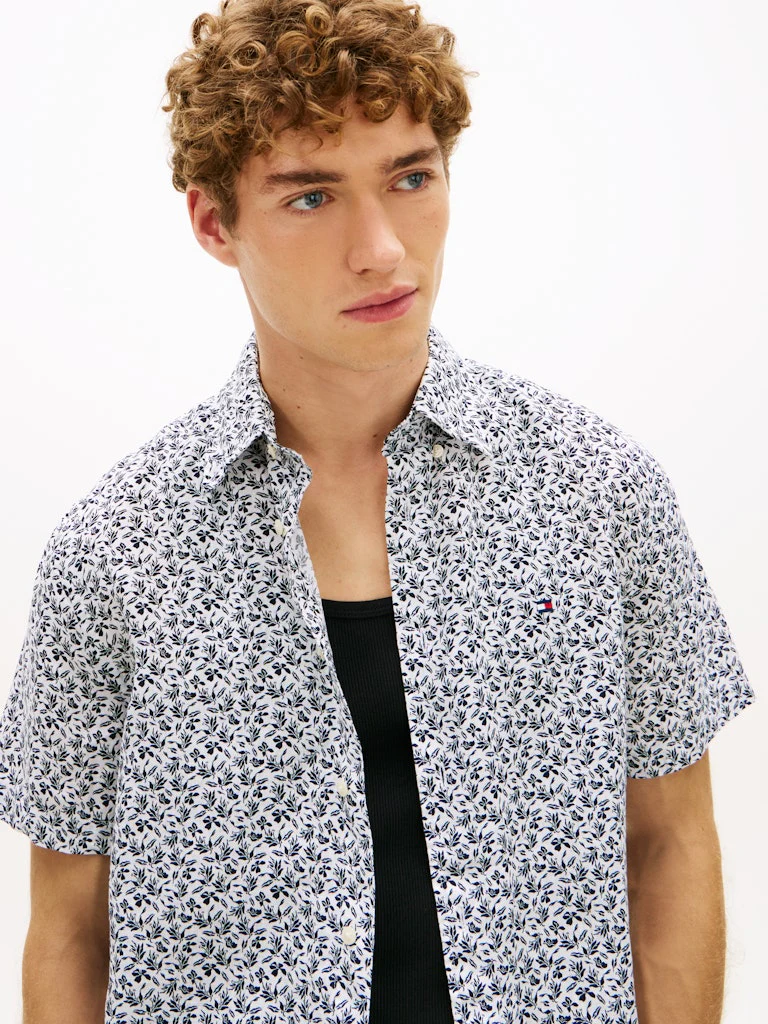 Tommy Hilfiger miesten kauluspaita Linen Tropical PRT SS RF Shirt, valkopohjainen kuosi - Image 4
