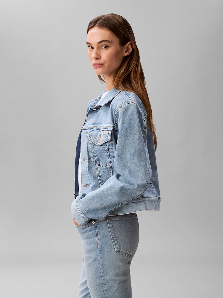 Calvin Klein Jeans naisten farkkutakki LS Classic Trucker Coastal Light, sininen indigo - Image 5