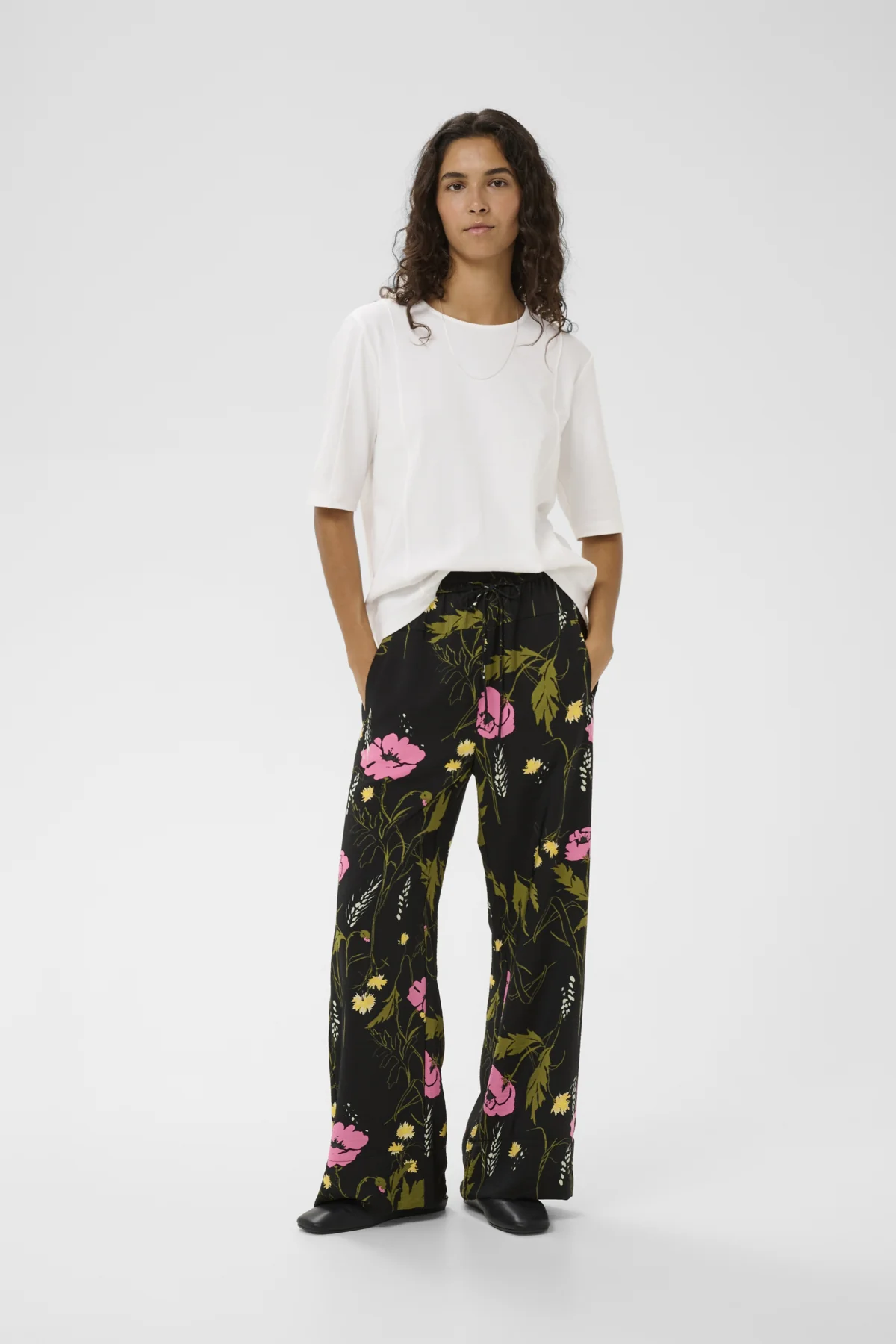 Inwear naisten housut Lucilleiw Pant, kukallinen kuosi