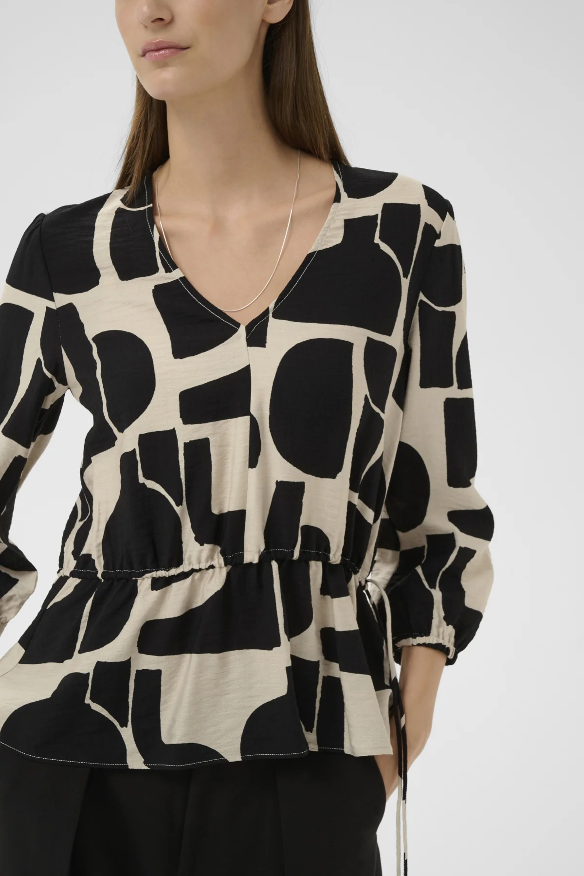 Inwear naisten pusero LYNNIW V-Neck, musta kuosillinen - Image 5