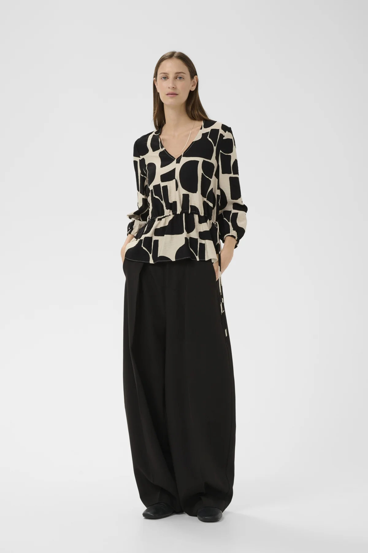 Inwear naisten pusero LYNNIW V-Neck, musta kuosillinen - Image 7