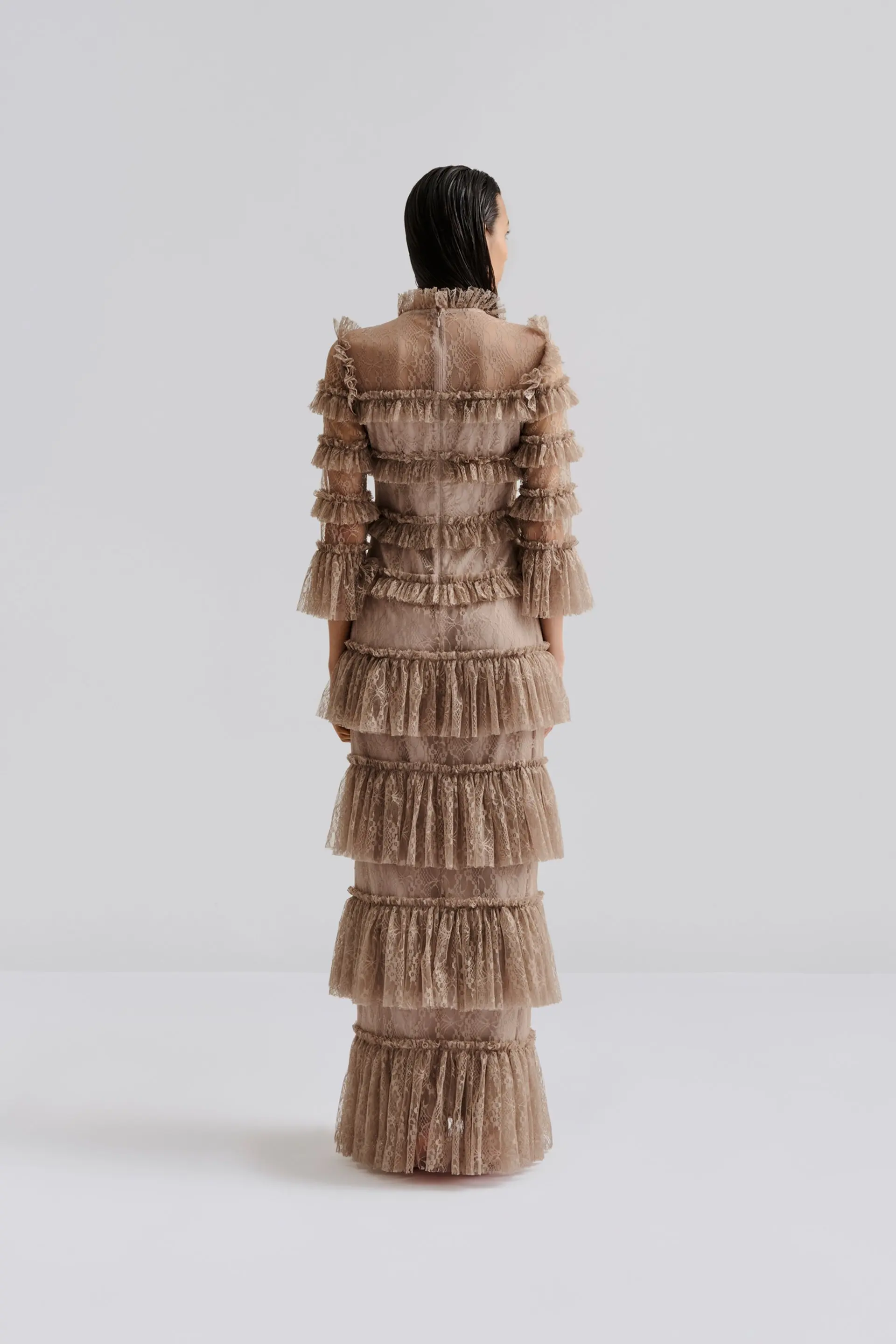 Malina naisten mekko, CARMINE LONG SLEEVE LACE MAXI DRESS Ruskeanharmaa - Image 2