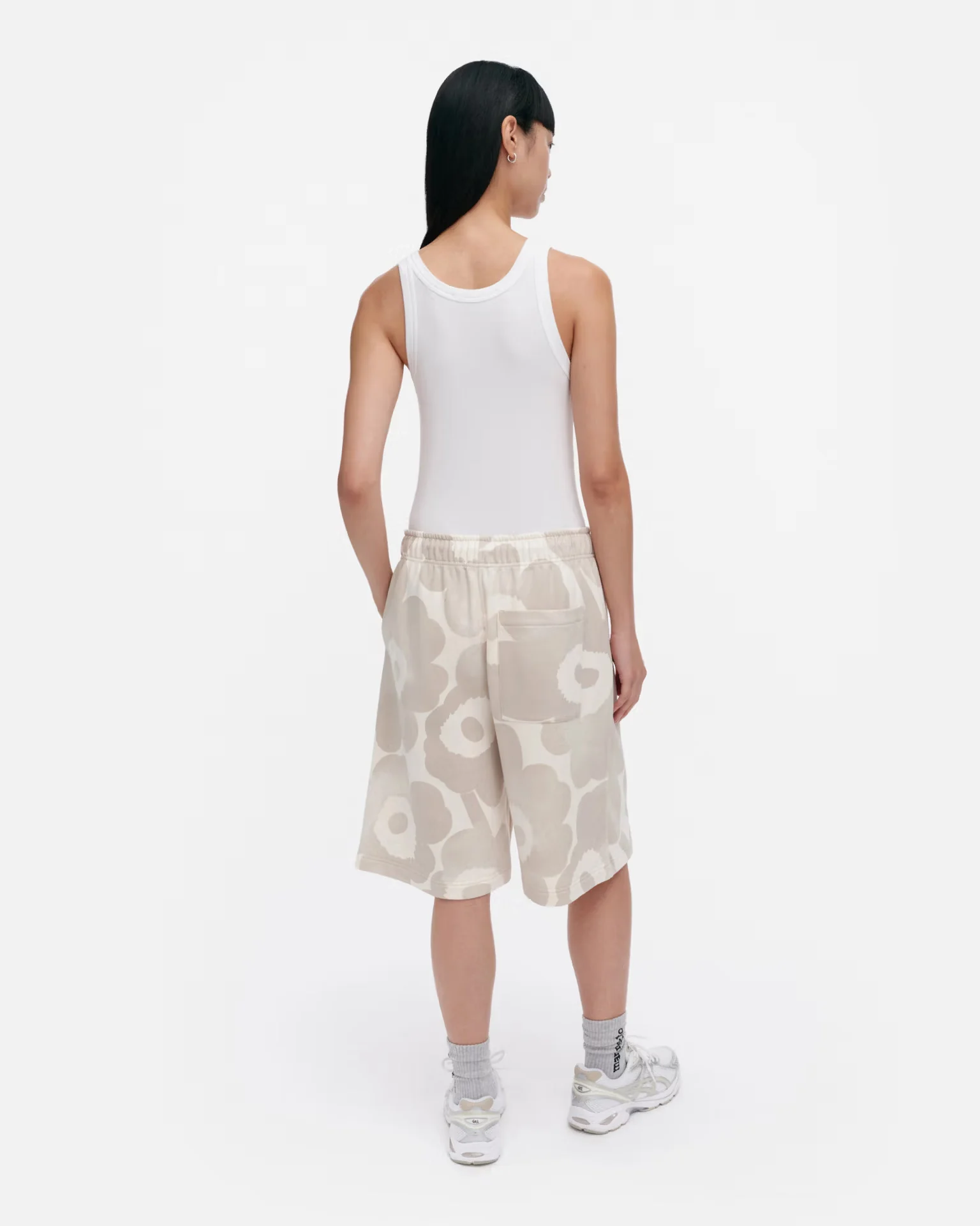 Marimekko unisex shortsit, SARANA AKVARELLI UNIKKO SHORTSIT Beige Kuosi - Image 3
