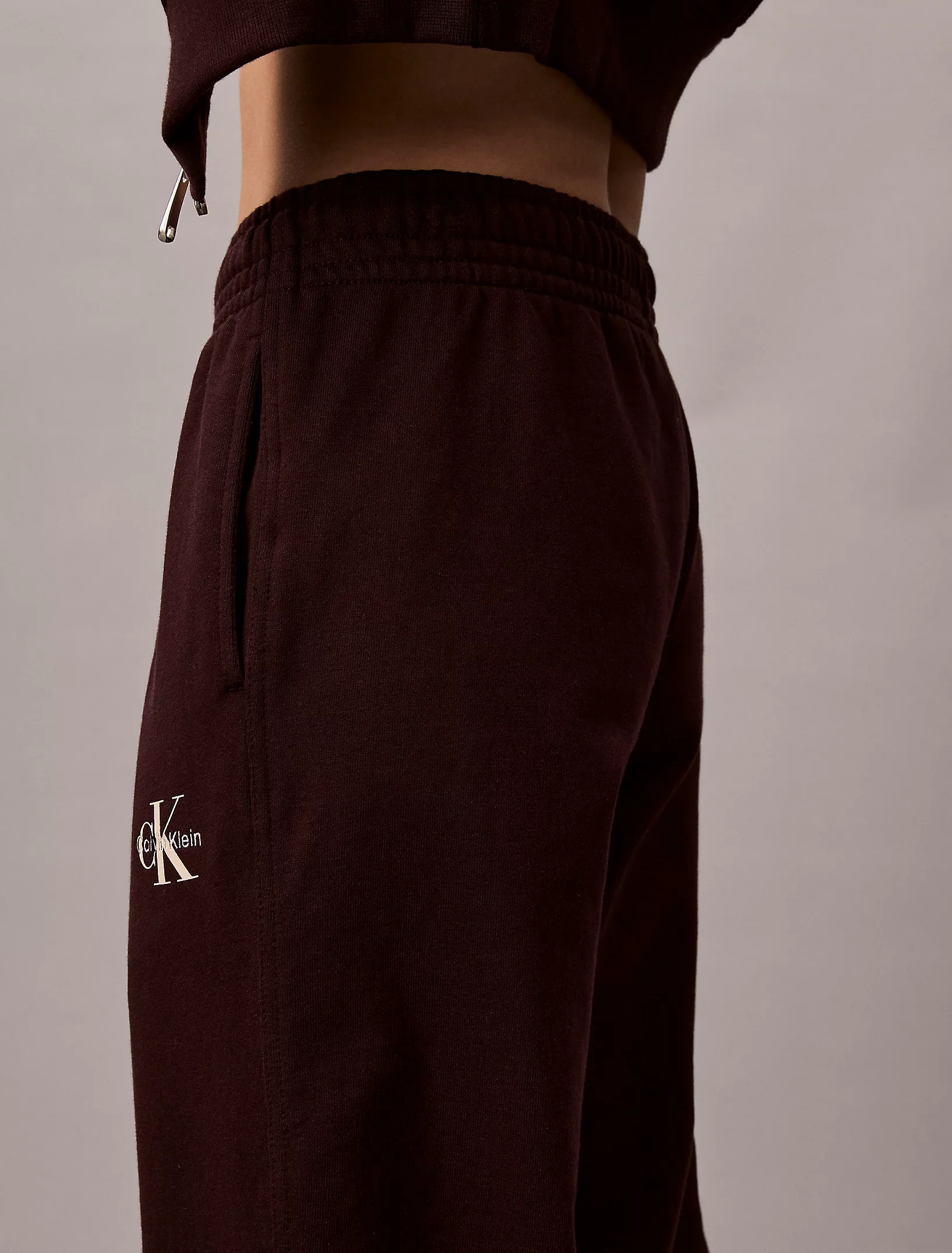 Calvin Klein Jeans naisten collegehousut Monology French Terry Jogger, tummanruskea - Image 2