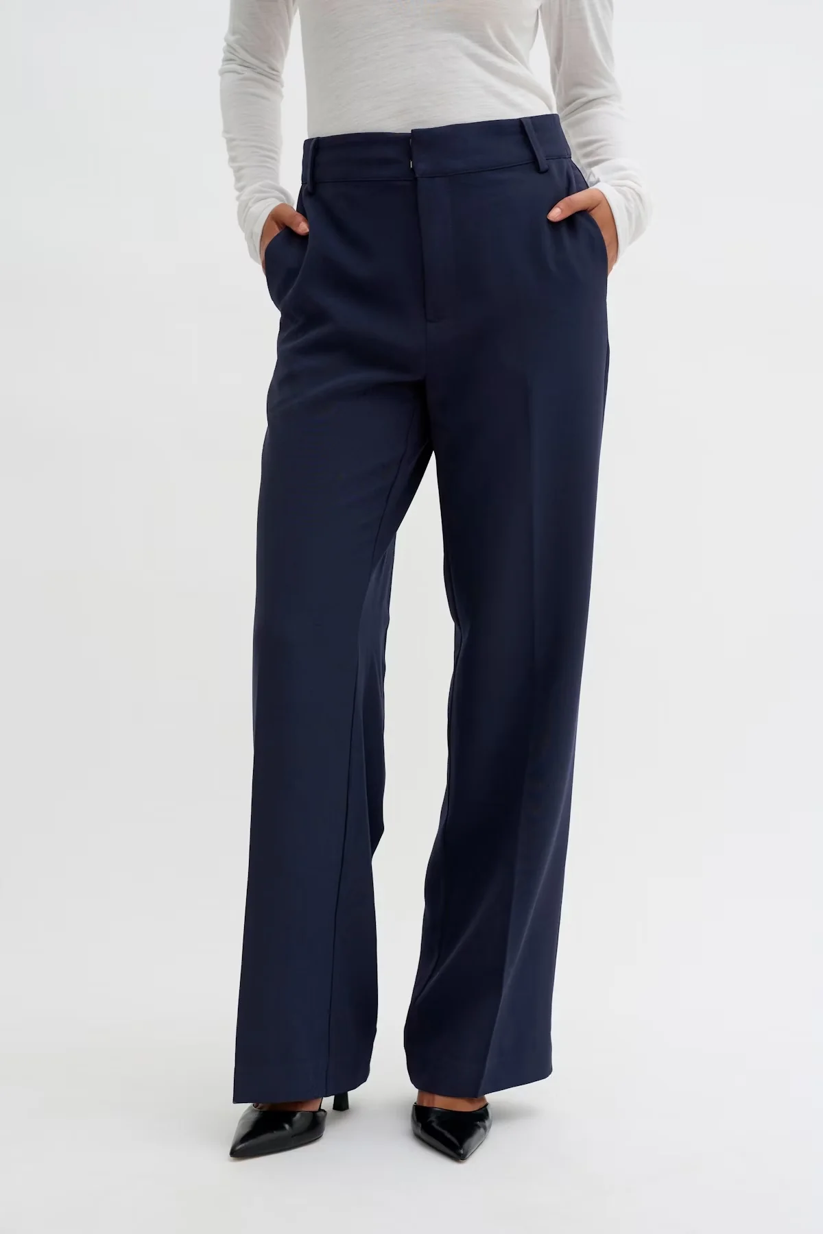 MY ESSENTIAL WARDROBE naisten housut,THE TAILORED PANT Tummansininen