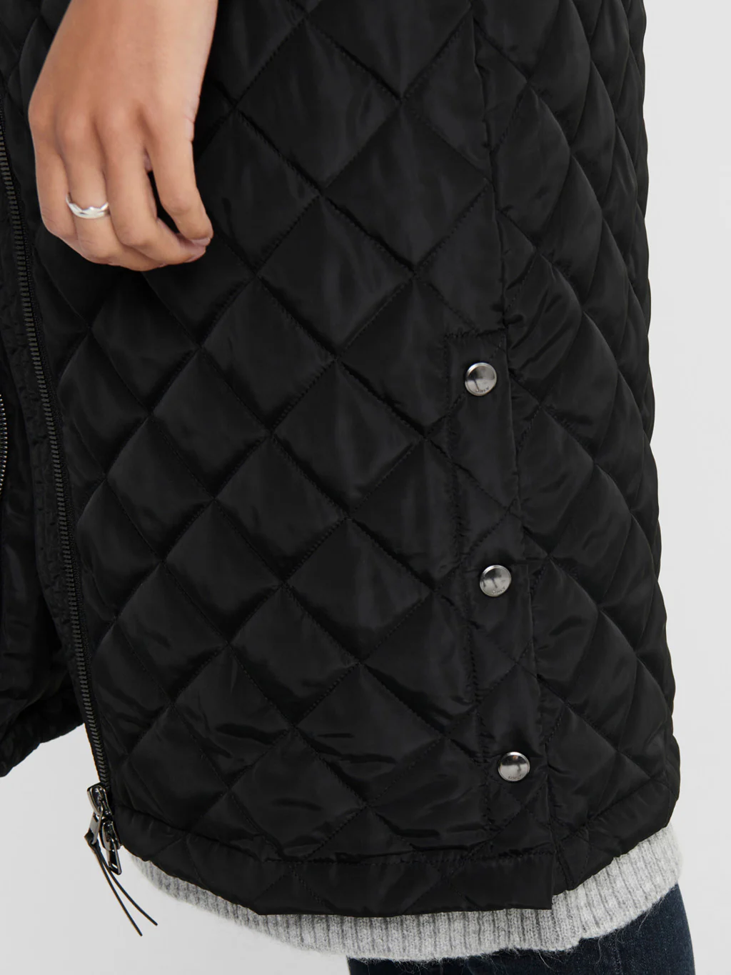 Only Naisten Tikkitakki ONLJESSICA X-LONG QUILTED COAT NOOS Musta - Image 5