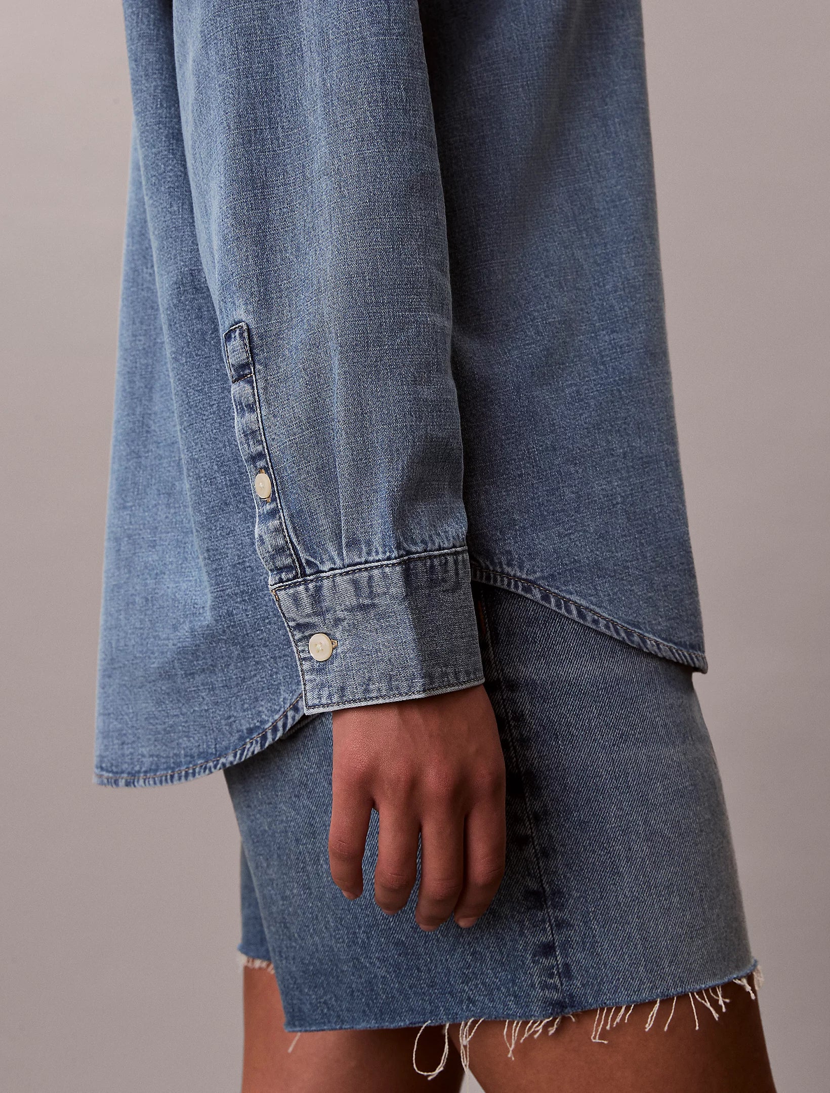 Calvin Klein Jeans naisten farkkupaita Oversized Shirt Vintage Bell, sininen - Image 5