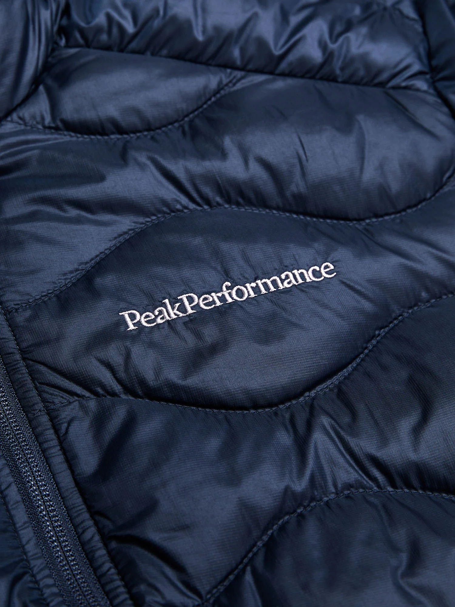 Peak Performance Miesten Kevytuntuvatakki, M HELIUM DOWN HOOD JACKET Tummansininen - Image 10