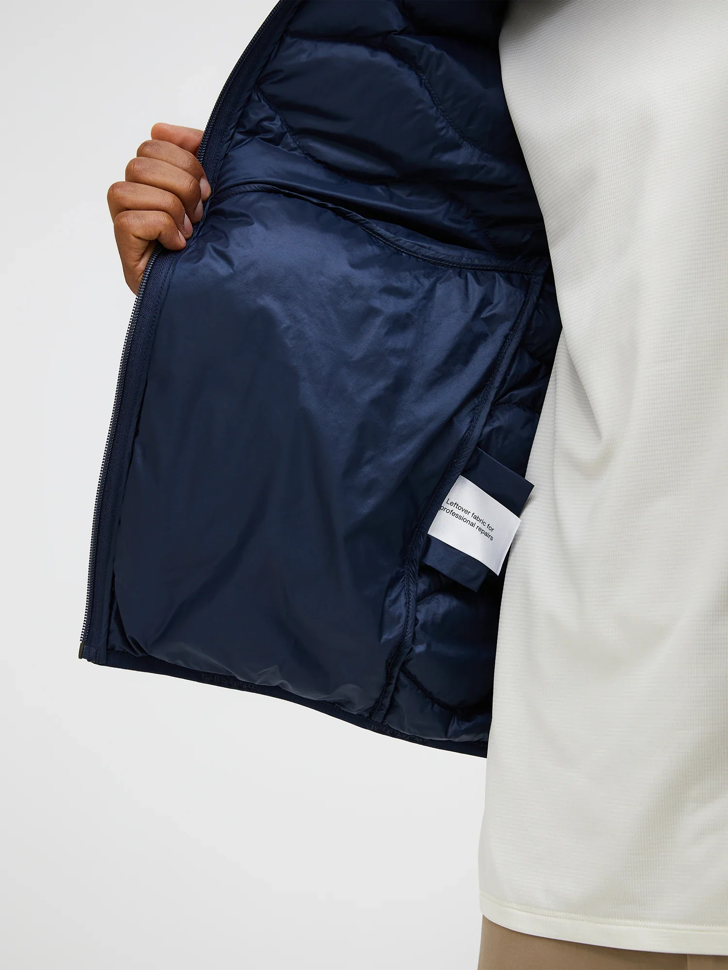 Peak Performance Miesten Kevytuntuvatakki, M HELIUM DOWN HOOD JACKET Tummansininen - Image 6