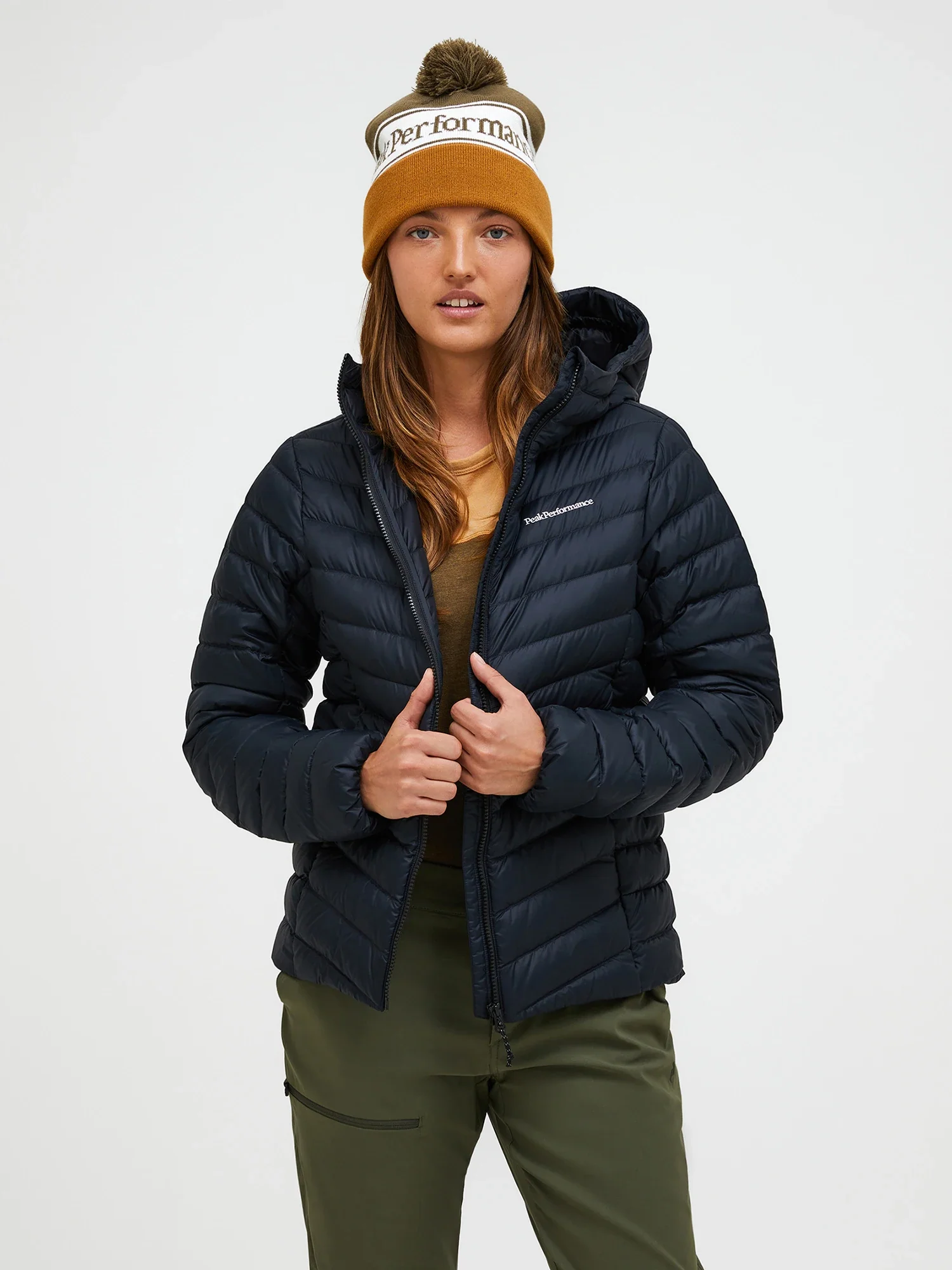 Peak Performance naisten kevytuntuvatakki, W FROST HOOD JACKET Musta