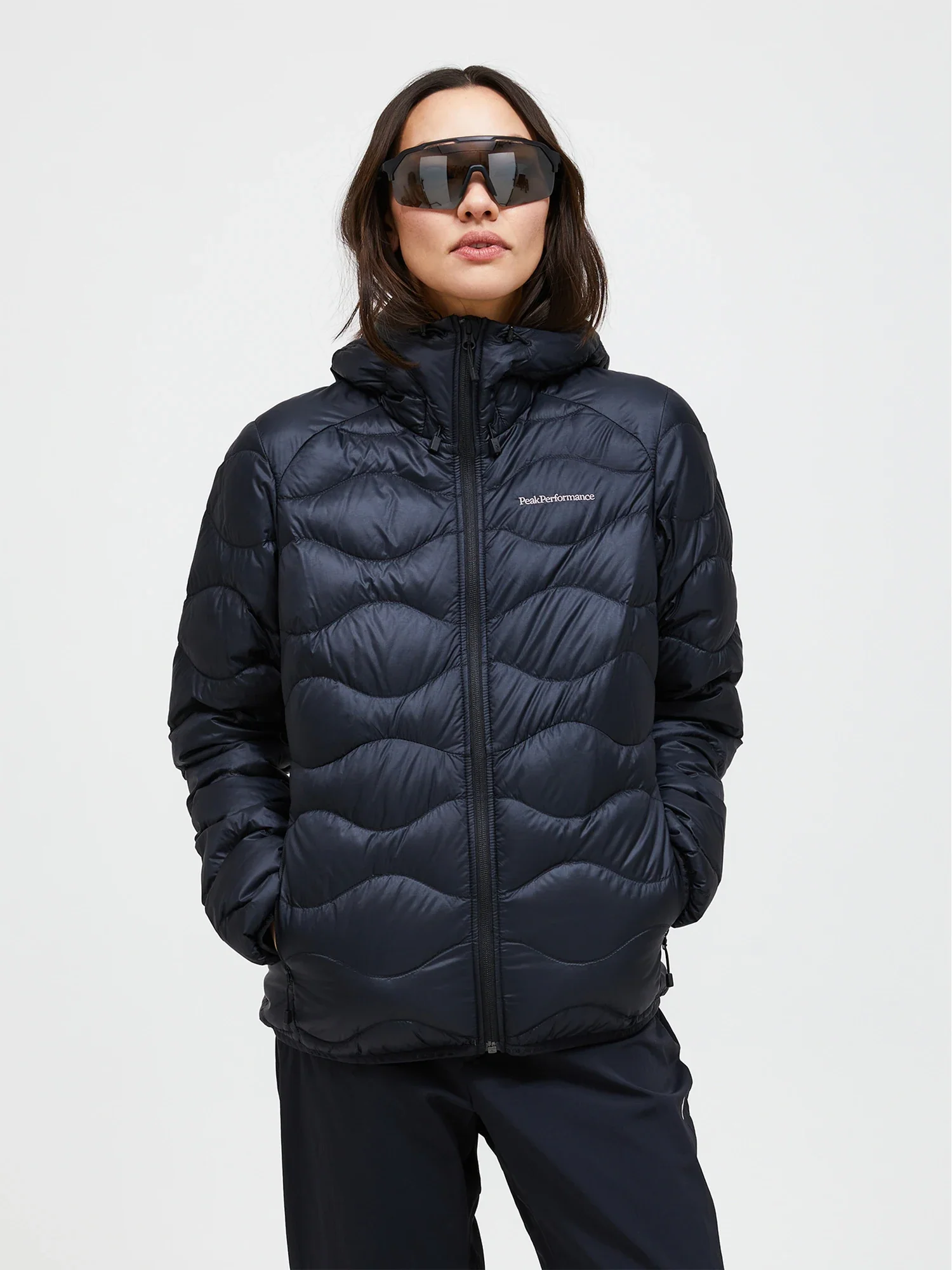 Peak Performance Naisten Kevytuntuvatakki, W Helium Down Hood Jacket Musta