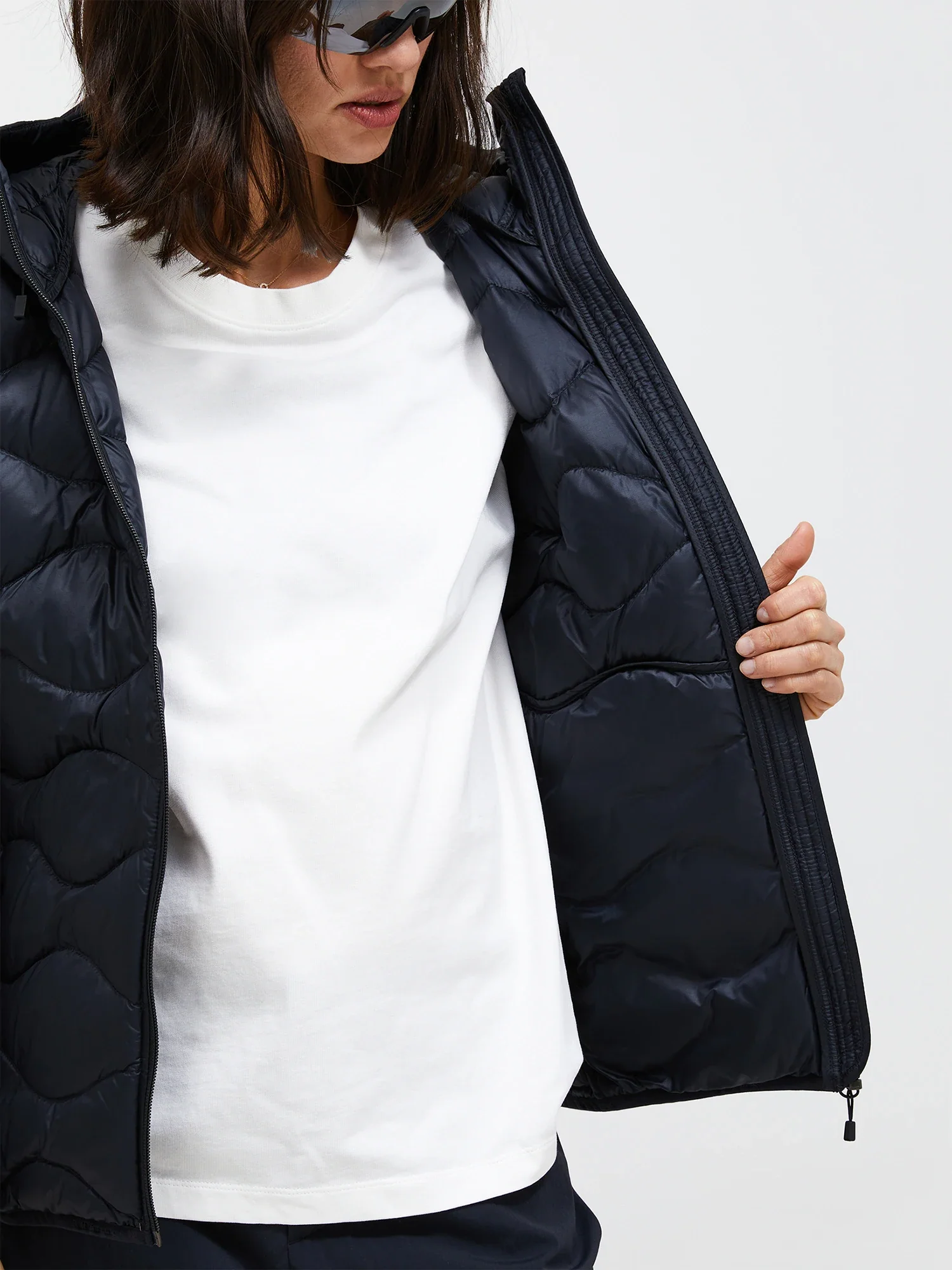 Peak Performance Naisten Kevytuntuvatakki, W Helium Down Hood Jacket Musta - Image 5