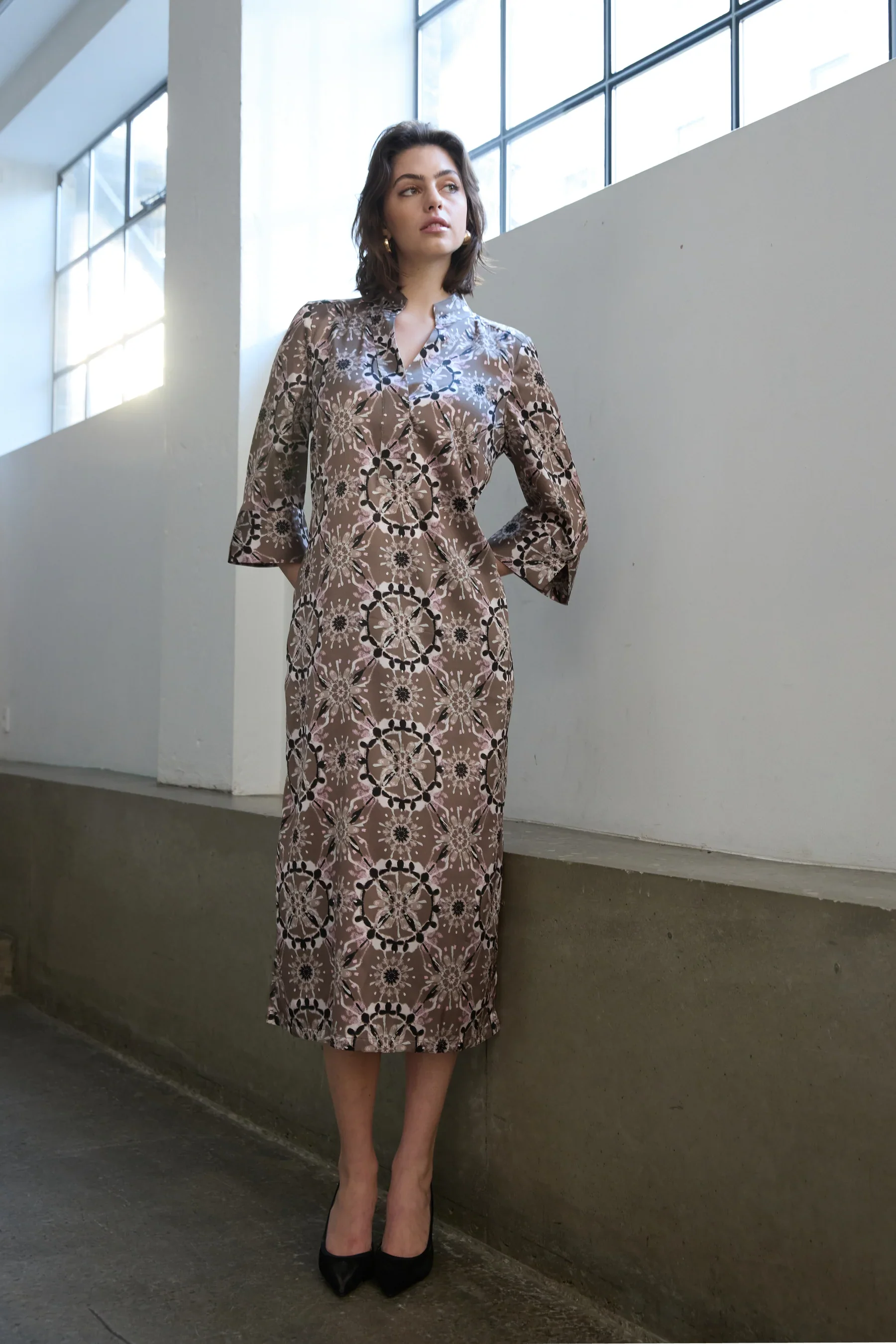 Philosophy Blues Original naisten mekko, SILKY SIMBIA DRESS Ruskea Kuosi - Image 2