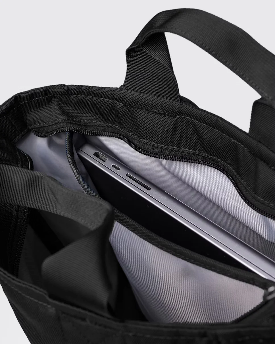 Sandqvist reppu, GROUND 2-WAY BAG Musta - Image 3