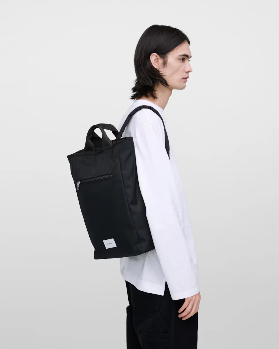Sandqvist reppu, GROUND 2-WAY BAG Musta - Image 4