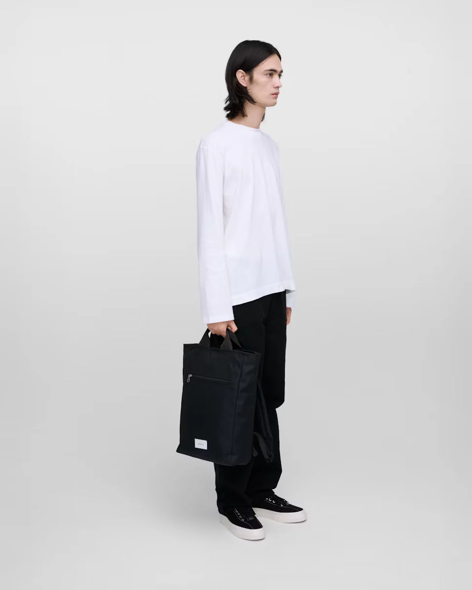 Sandqvist reppu, GROUND 2-WAY BAG Musta - Image 5