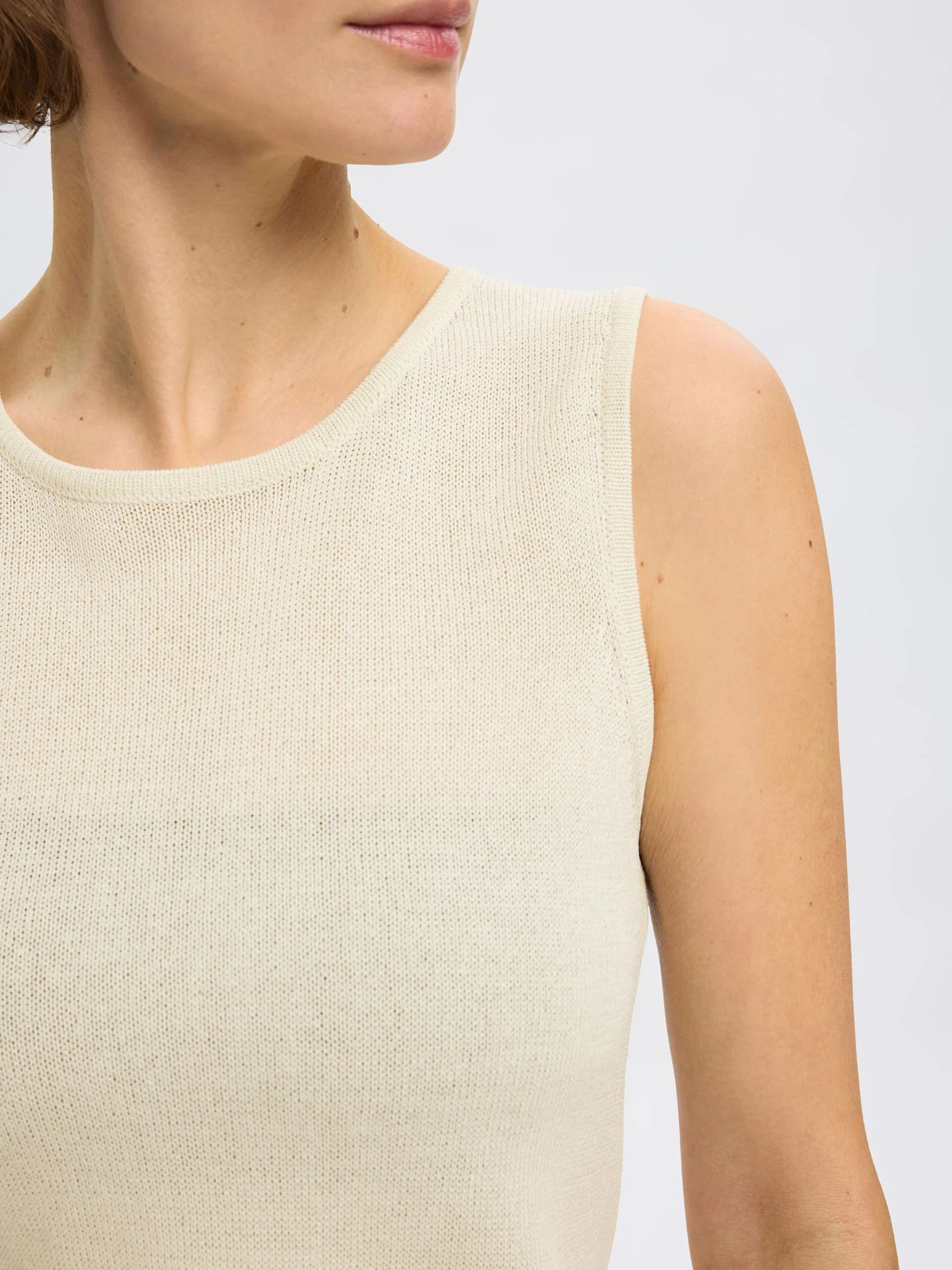 Selected Femme naisten hihaton toppi, SLFMOON SUS SL KNIT TOP Luonnonvalkoinen - Image 4
