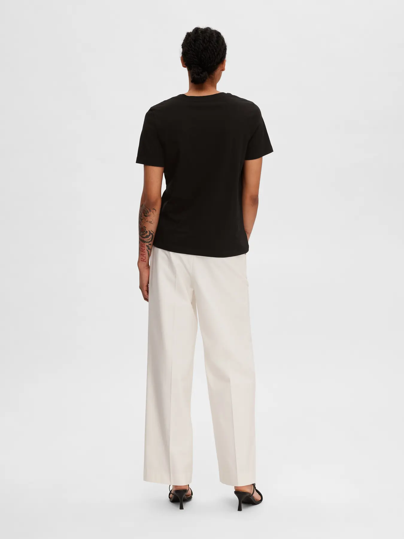 Selected Femme Naisten T-paita SLFESSENTIAL SS V-NECK TEE NOOS Black - Image 2