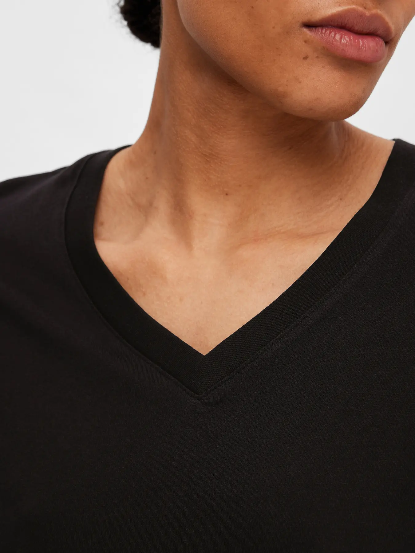 Selected Femme Naisten T-paita SLFESSENTIAL SS V-NECK TEE NOOS Black - Image 4