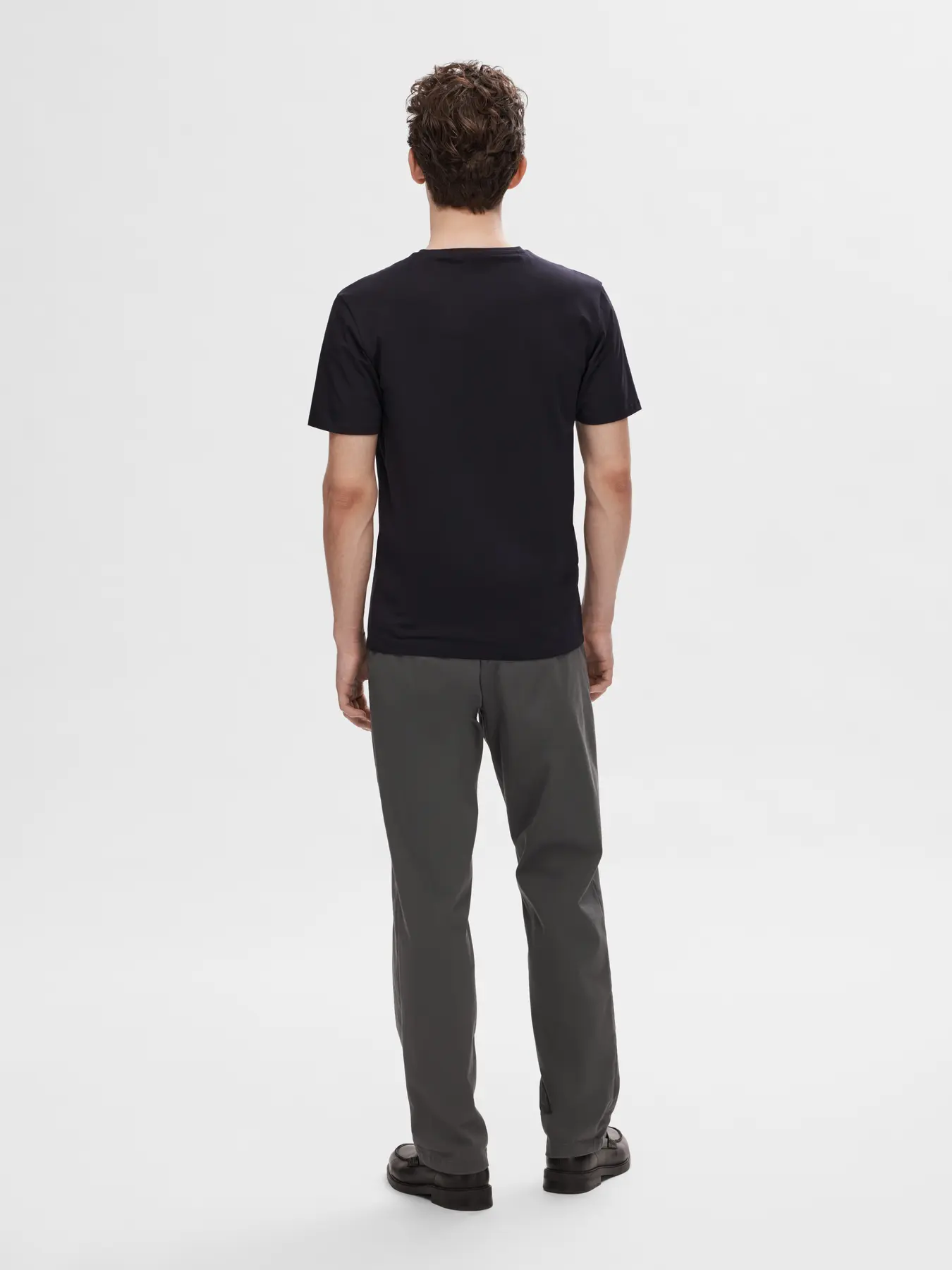 Selected Miesten T-paita, Pima Ss V-neck Black - Image 2