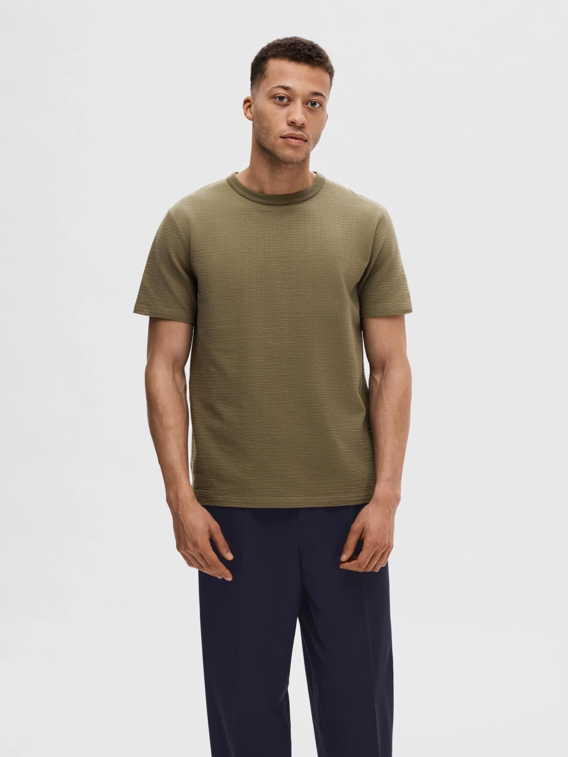 Selected miesten t-paita, SANDER SEERSUCKER SS O-NECK Armeijanvihreä